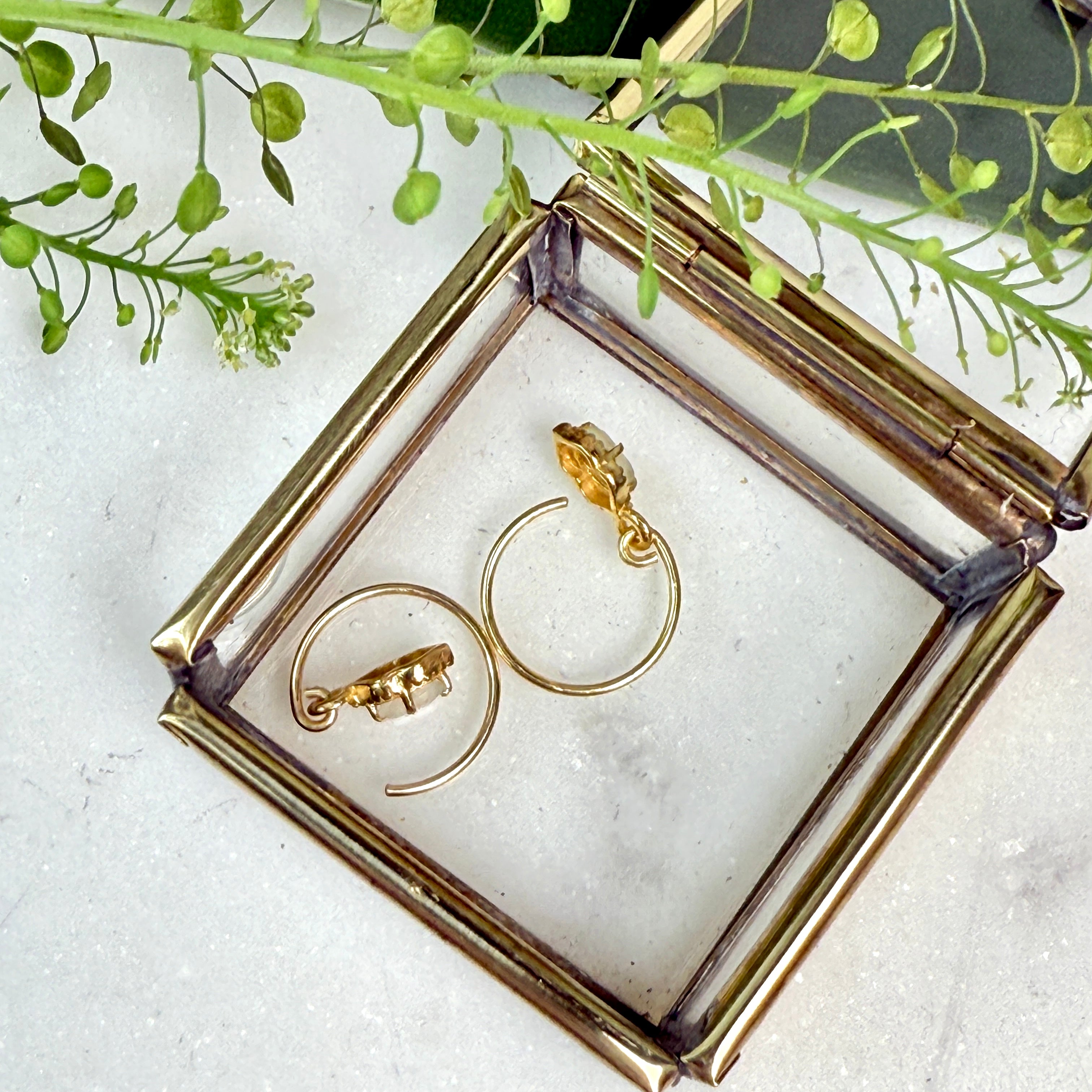 THE QUEEN OF SACRED FIRE - UNIKA