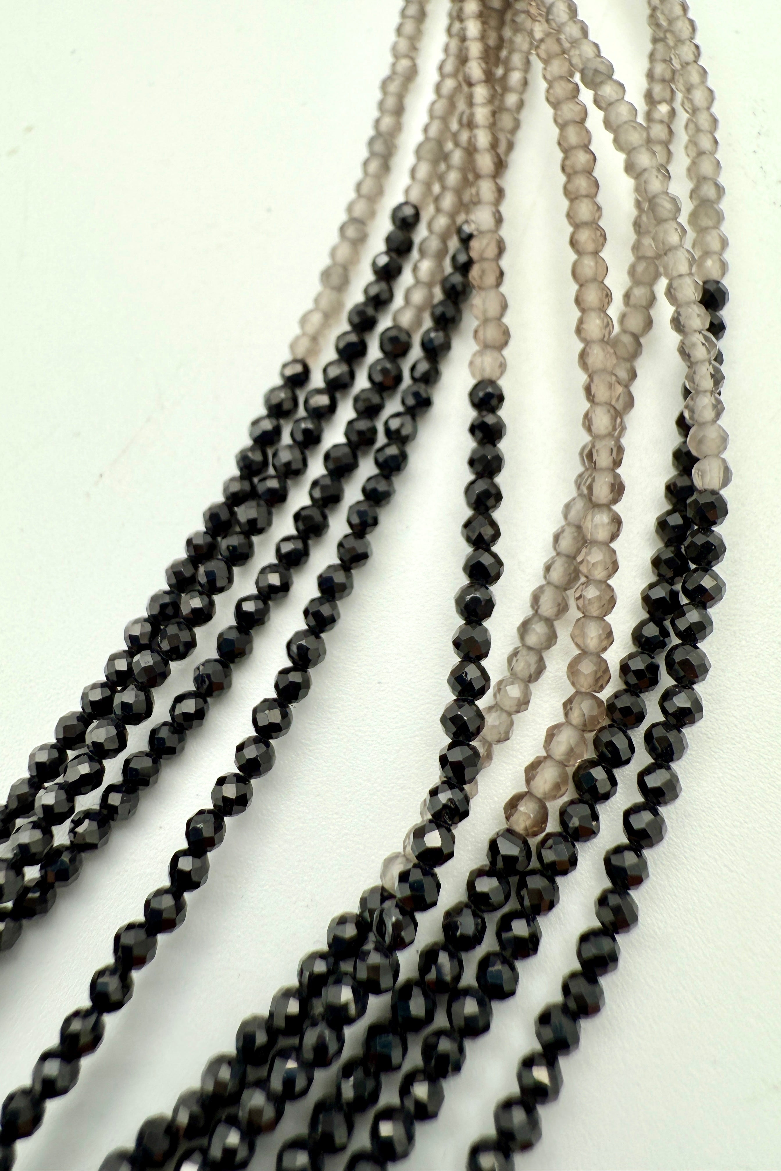 GROUNDET I SIG SELV - HALSKÆDE