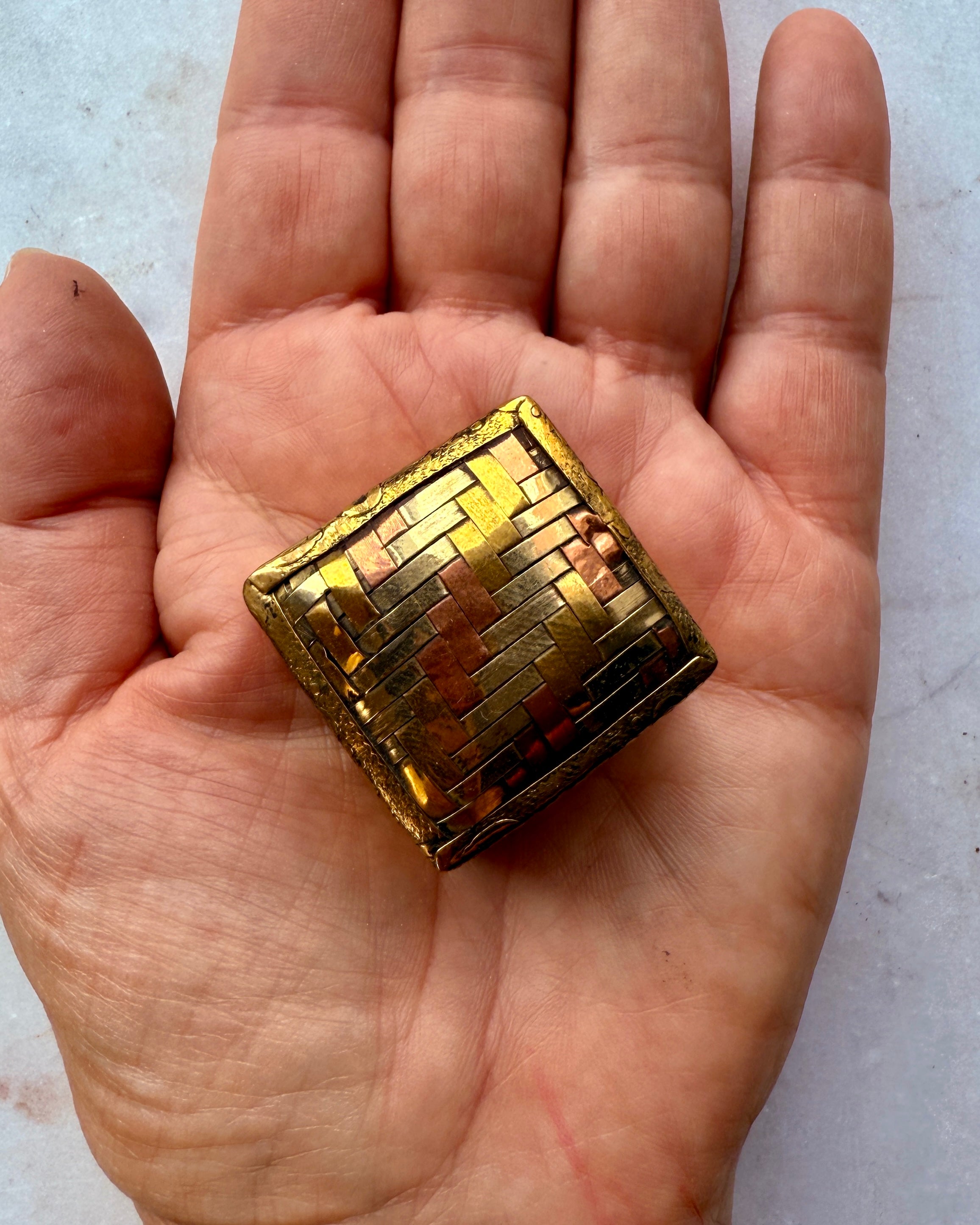 MY TREASURE - ÆSKE m krystalkugle