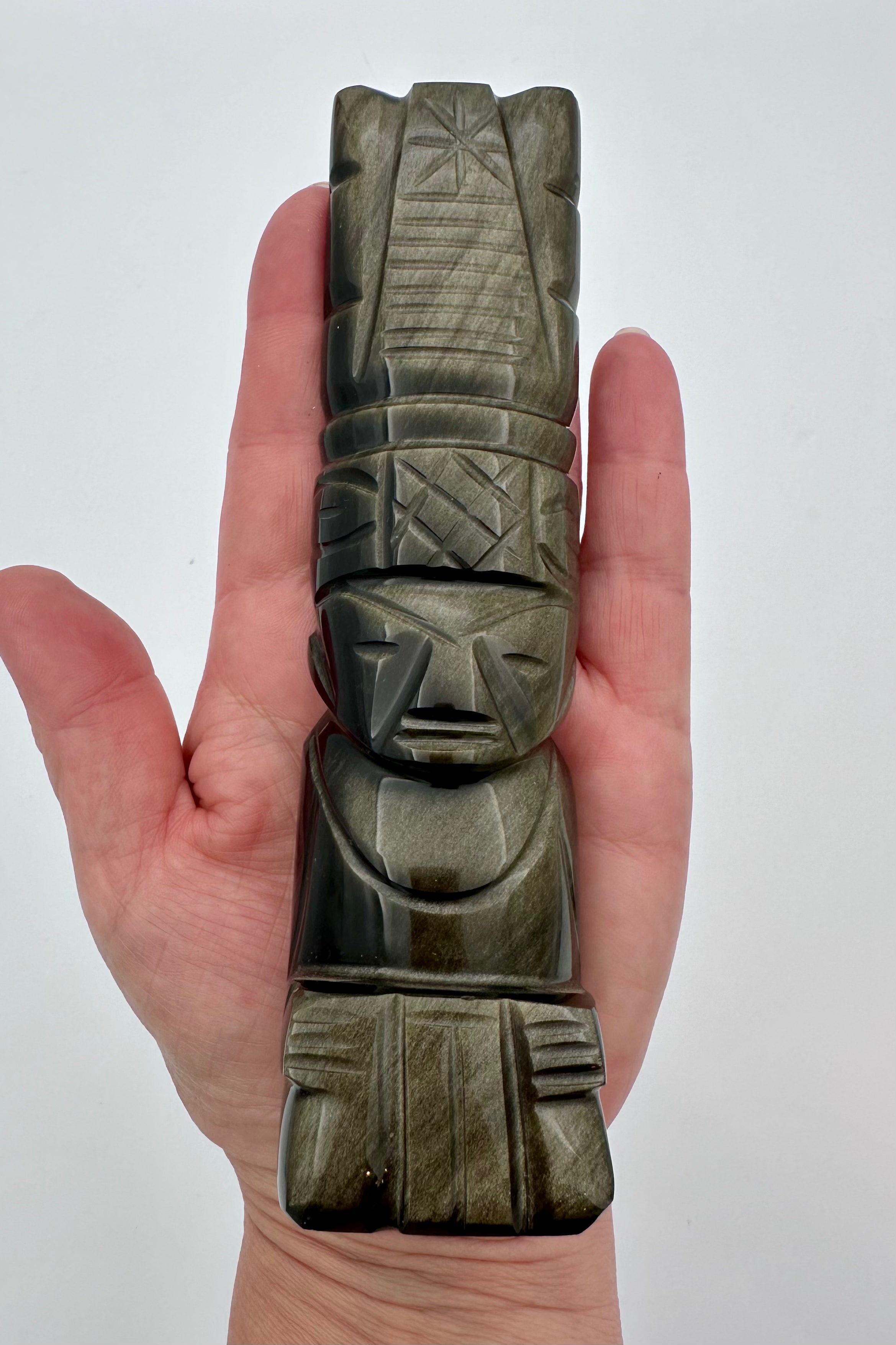 YPPERSTEPRÆSTENS FORTROLIGHED - KRYSTAL