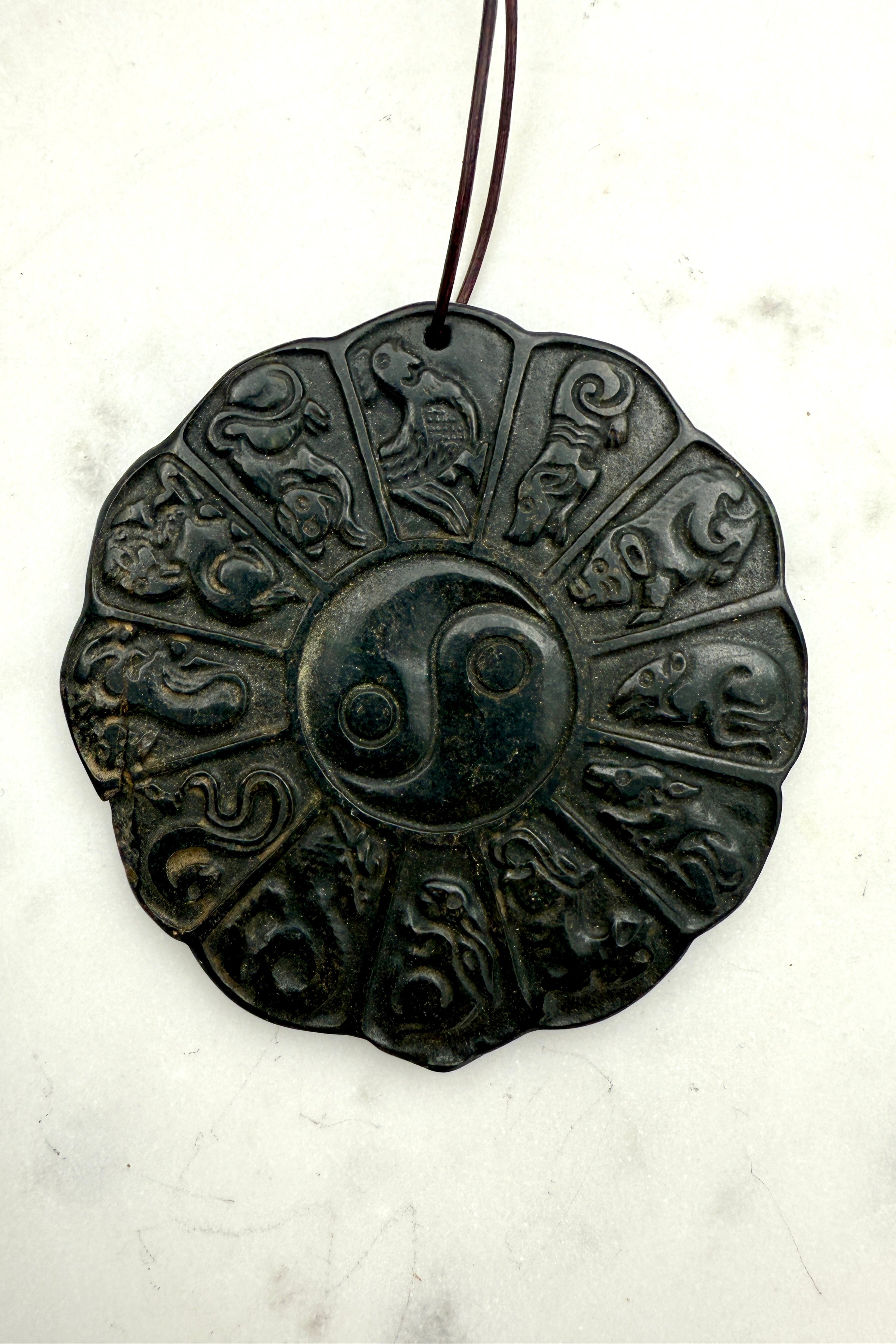 DE TOLV BESKYTTERE AF SKÆBNE OG ENERGI - MEDALJON - UNIKA