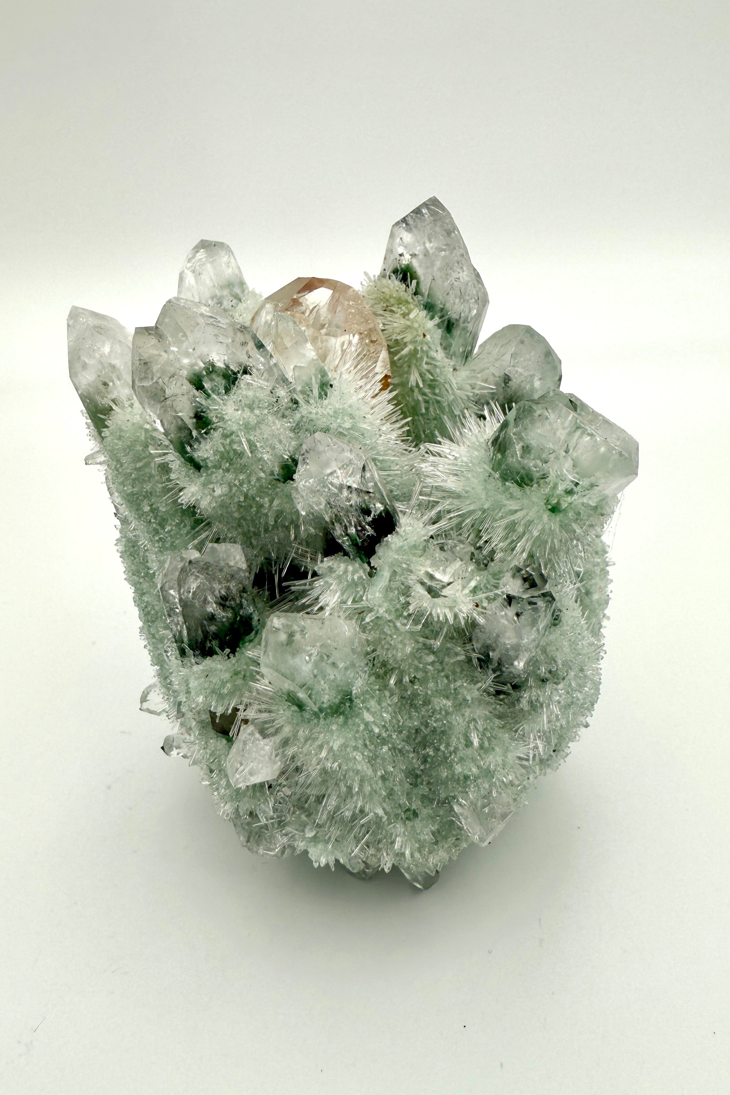 KRAFTKILDE OG STJERNESTØV - KRYSTAL