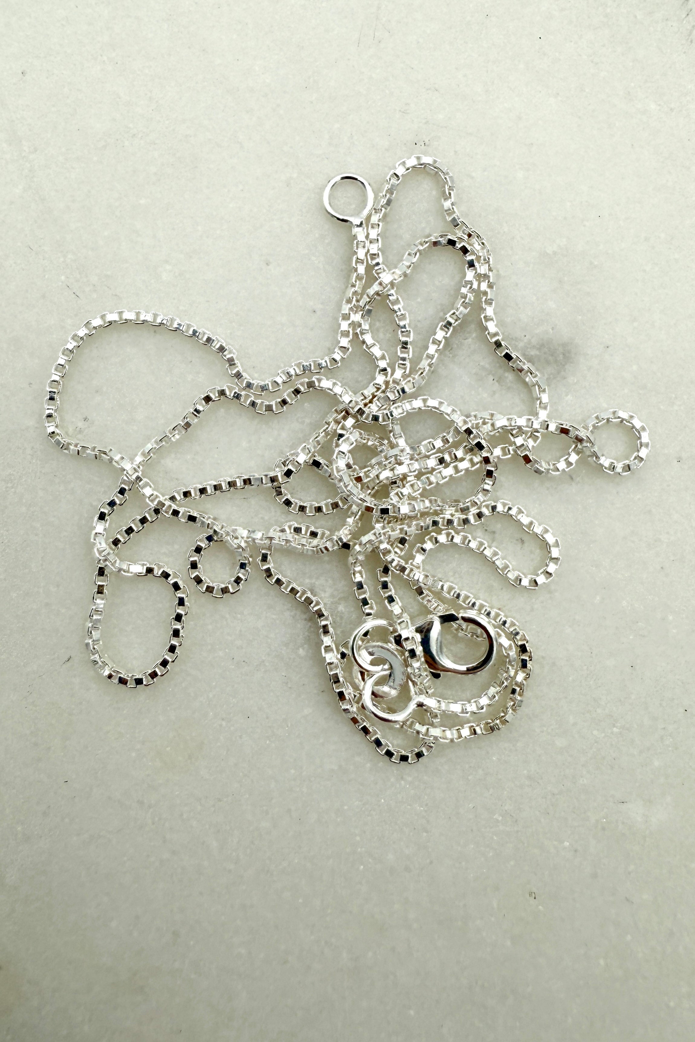 AT FINDE HJEM - AMULET - UNIKA