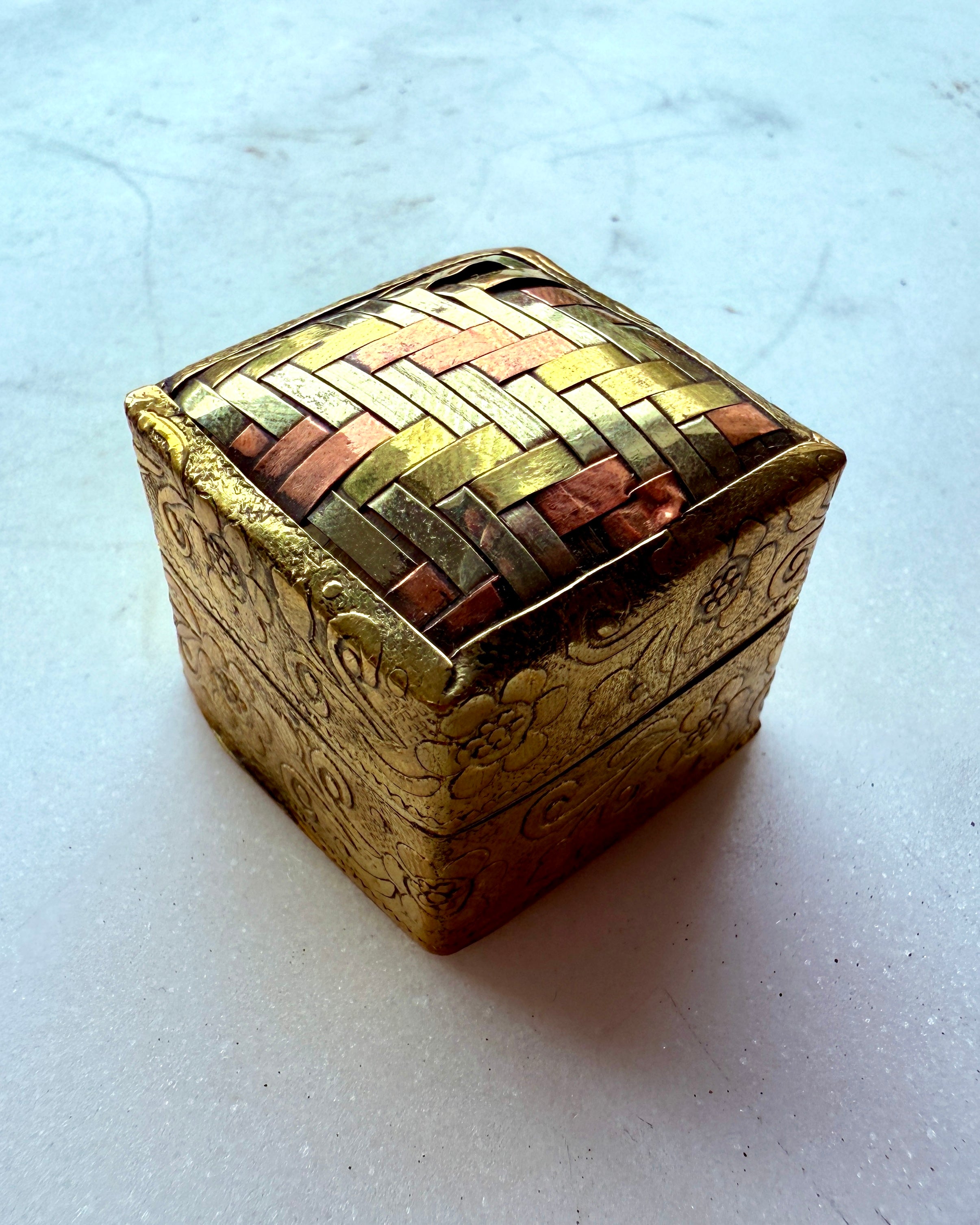 MY TREASURE - ÆSKE m krystalkugle