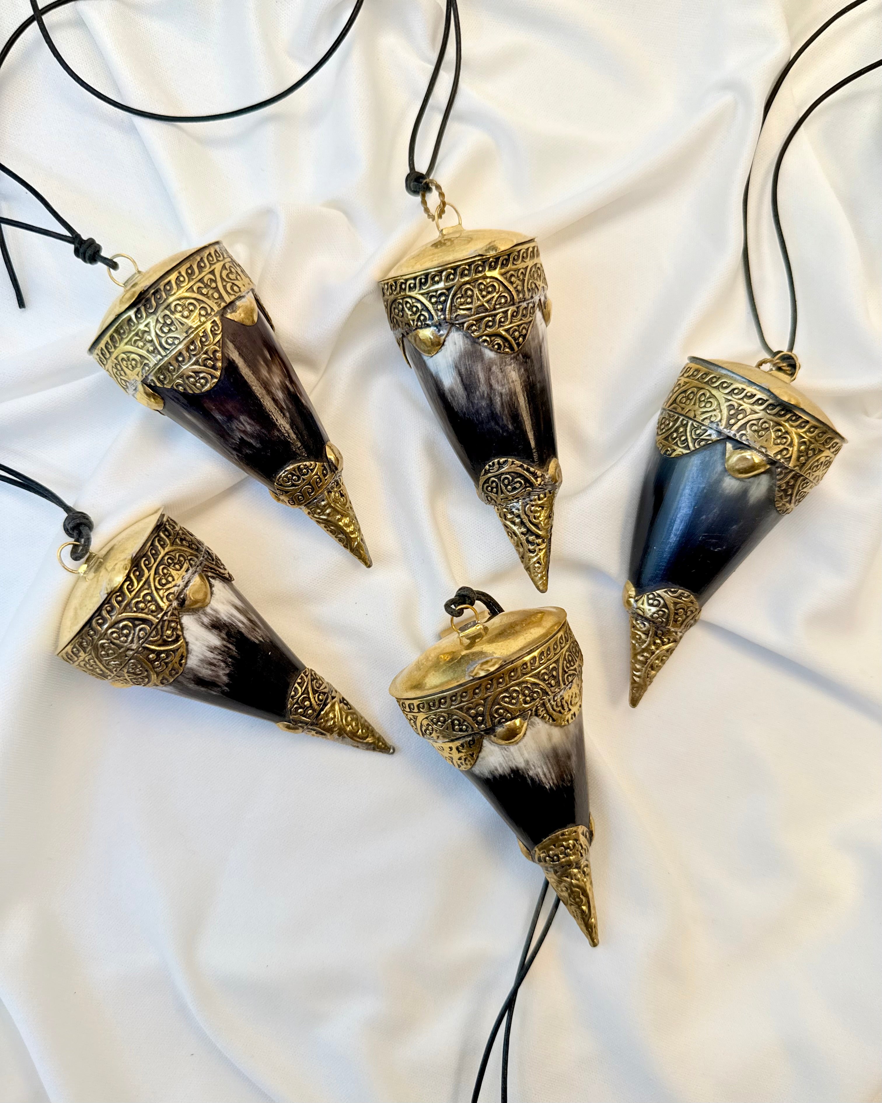 TROLDKVINDENS VISDOM - AMULET