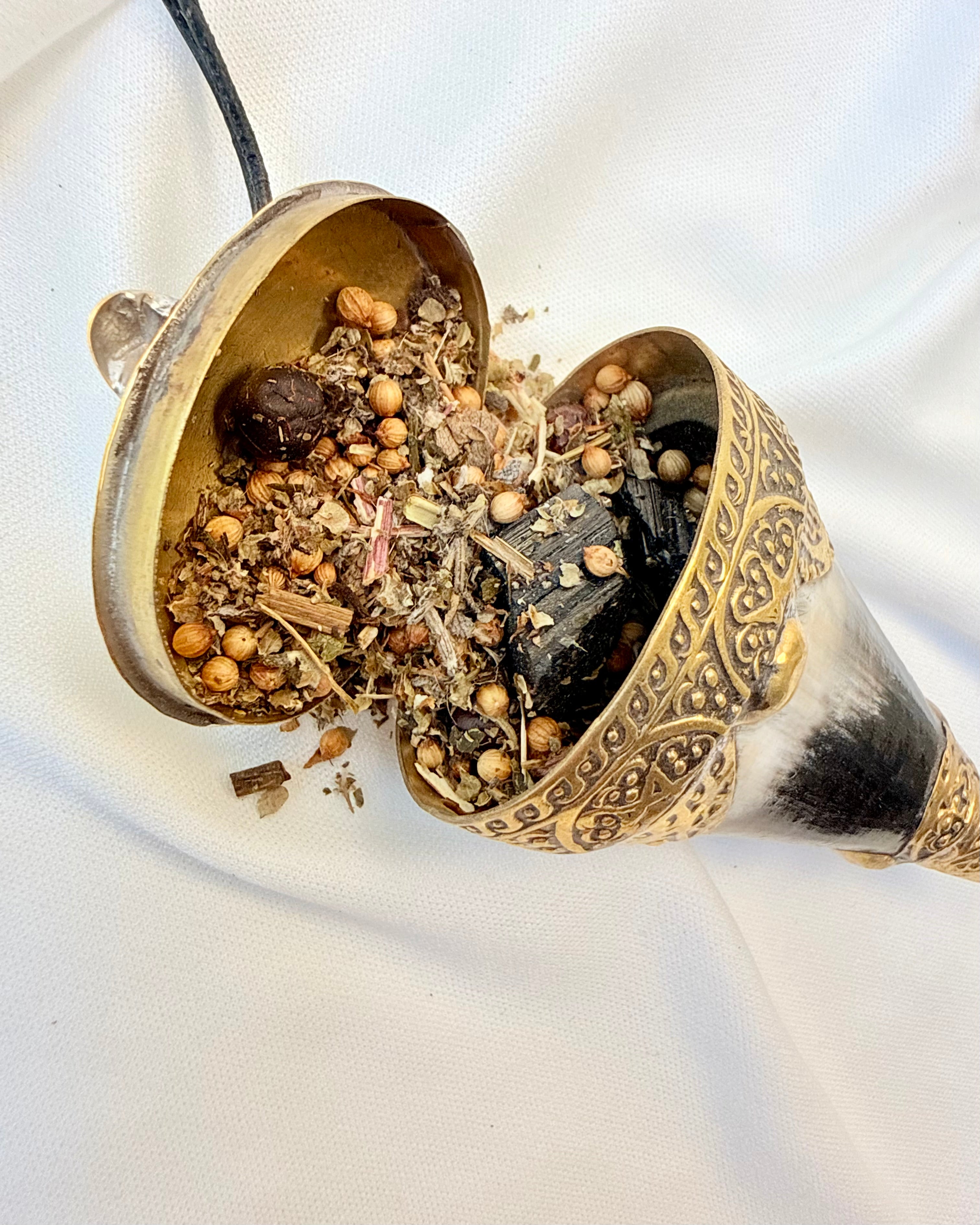 TROLDKVINDENS VISDOM - AMULET