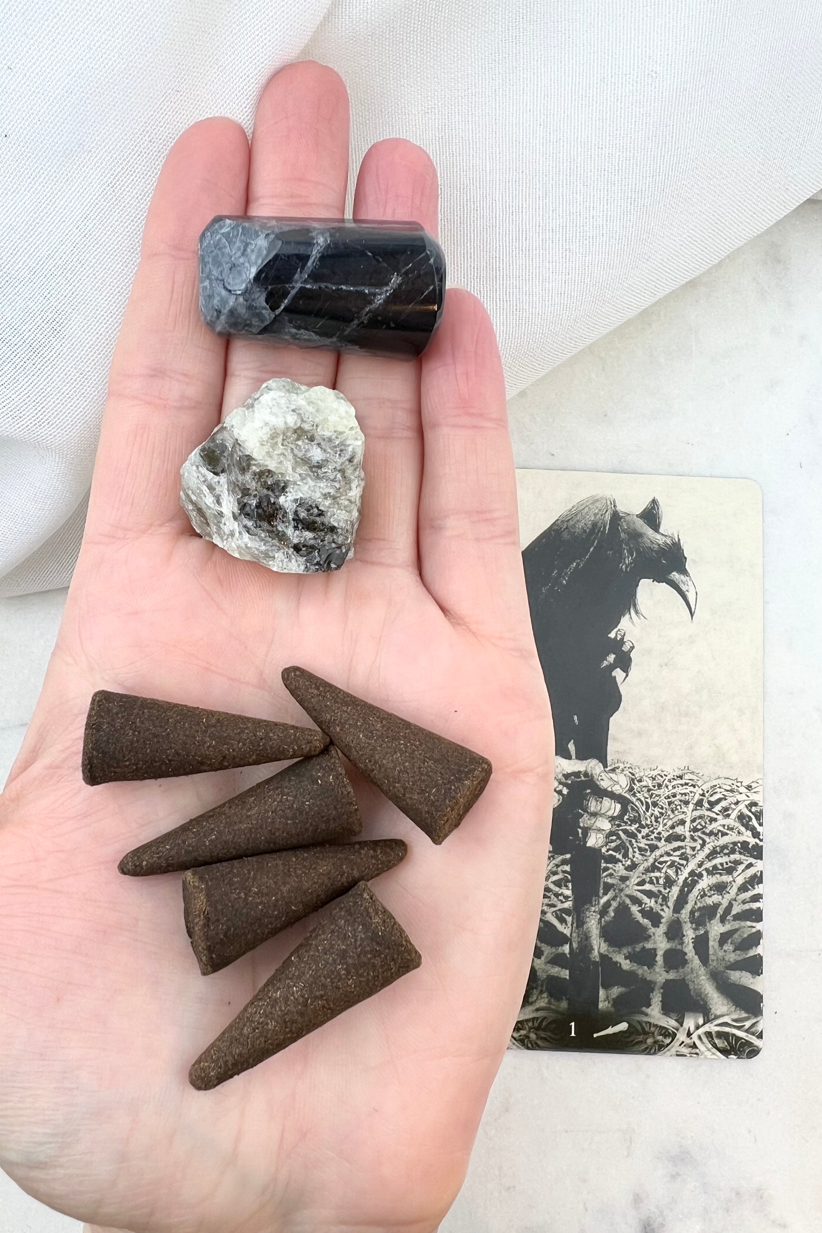 FRA OFFER TIL EJERSKAB - Sæt - krystal, kort & røgelse