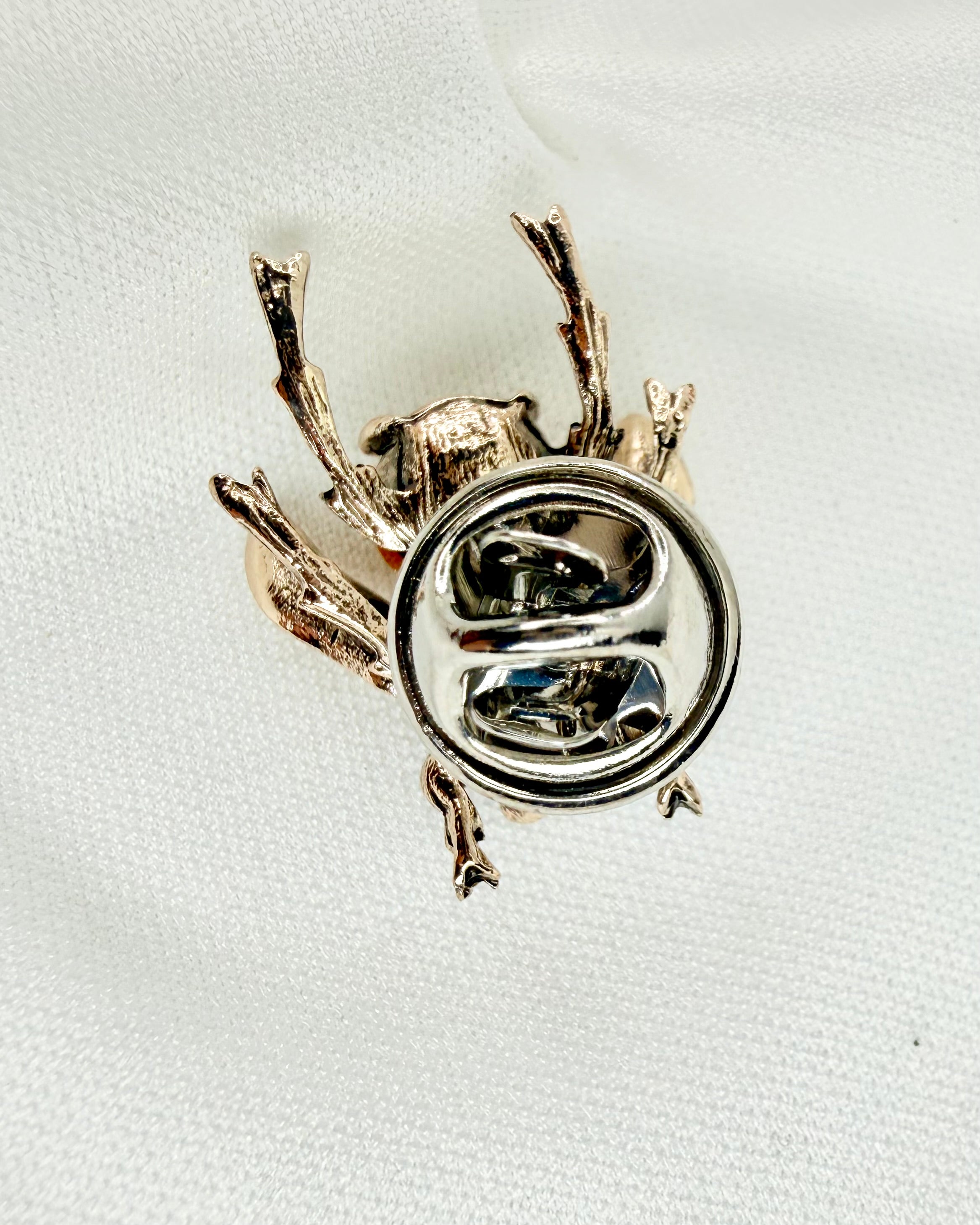 FEMININ STYRKE - HUMLEBI - BROCHE - UNIKA
