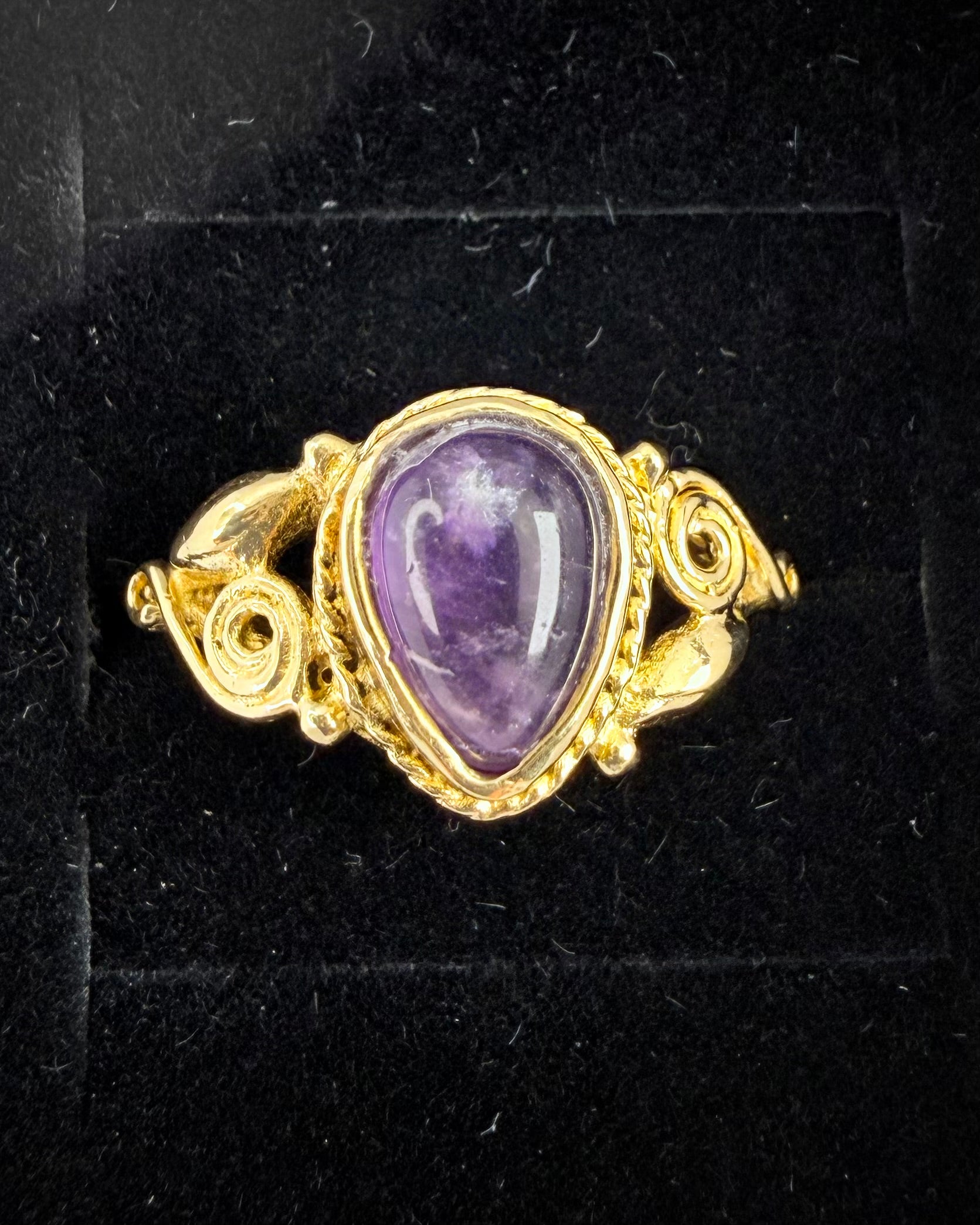 GUDDOMMELIG KILDE - RING