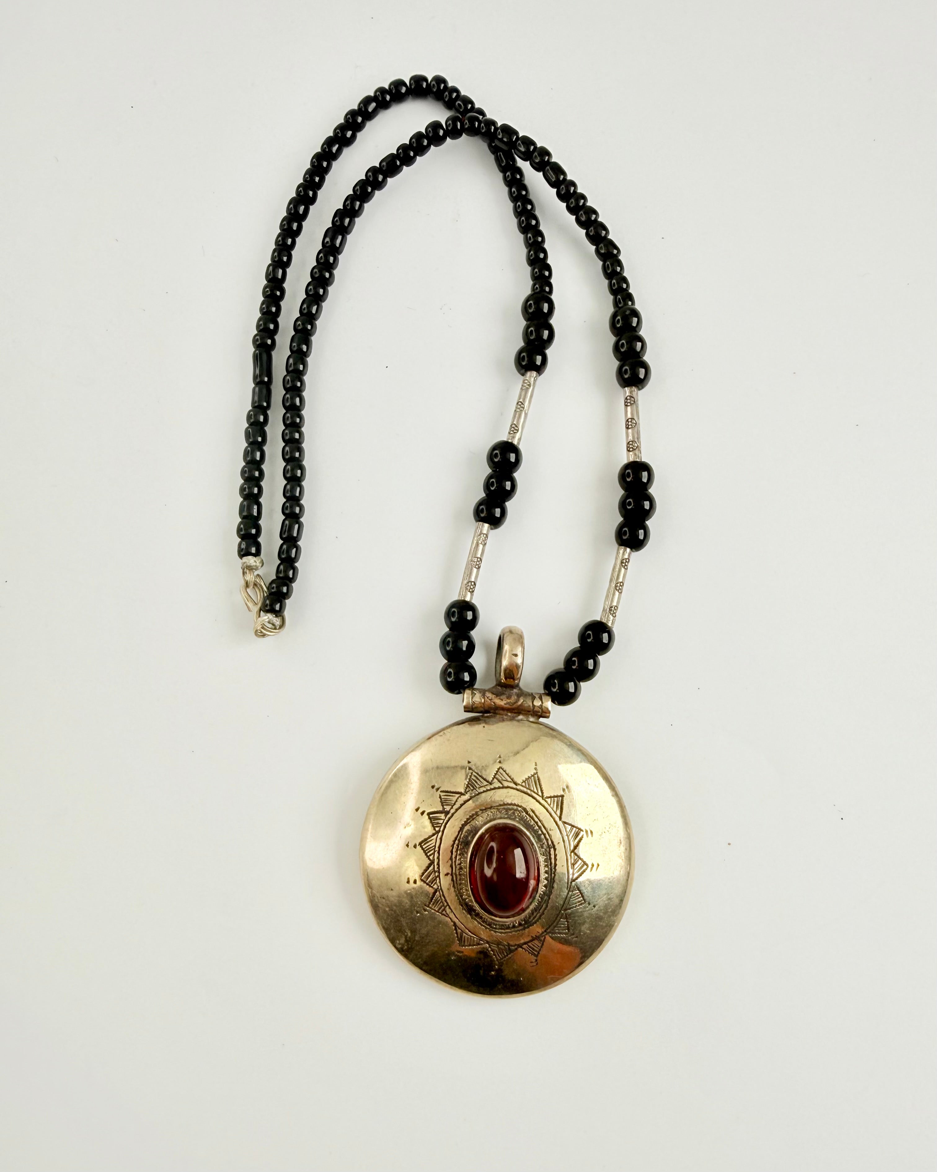 REJS I HØJERE DIMENSIONER - AMULET - UNIKA