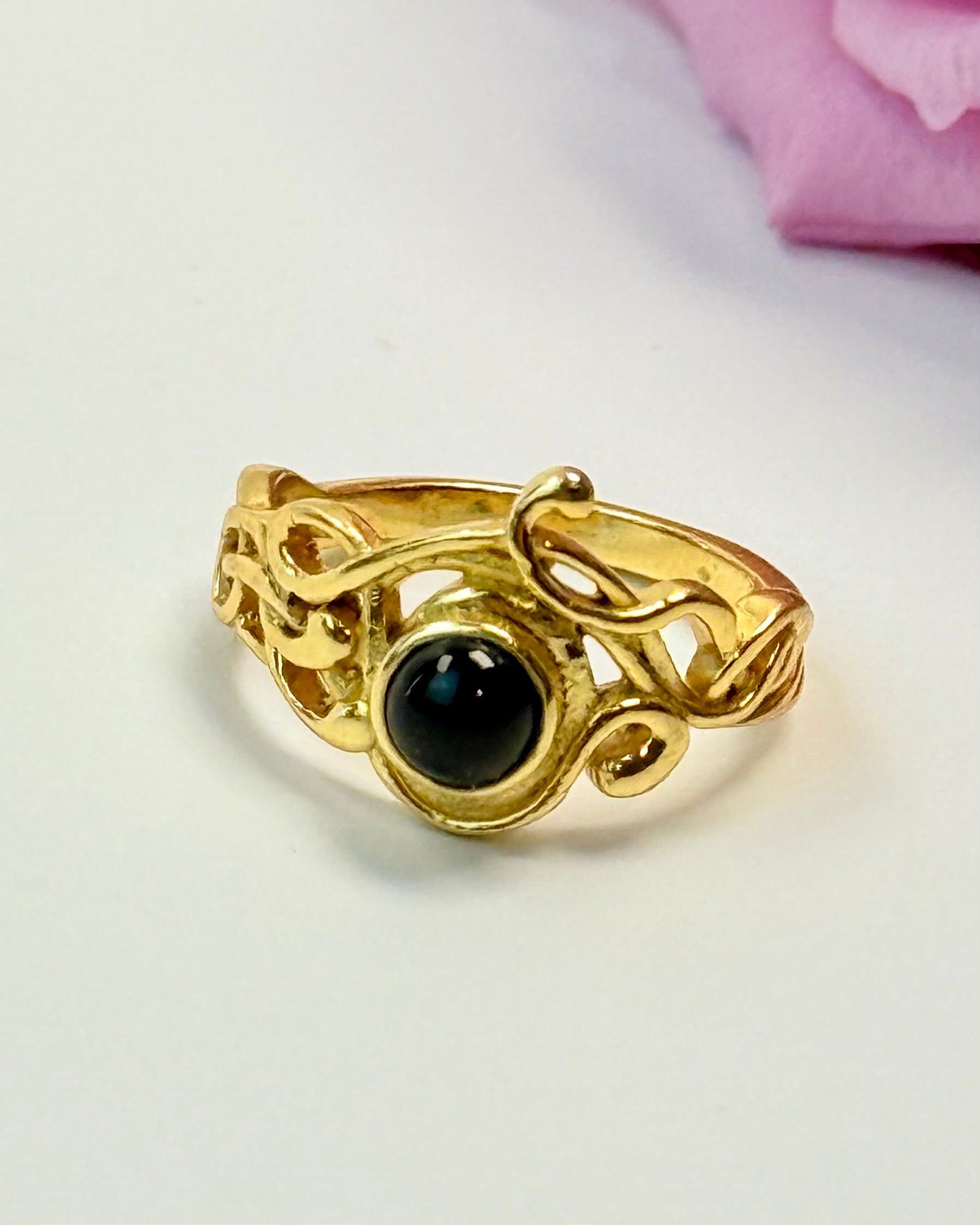 TROLDKVINDENS HEMMELIGHEDER - RING