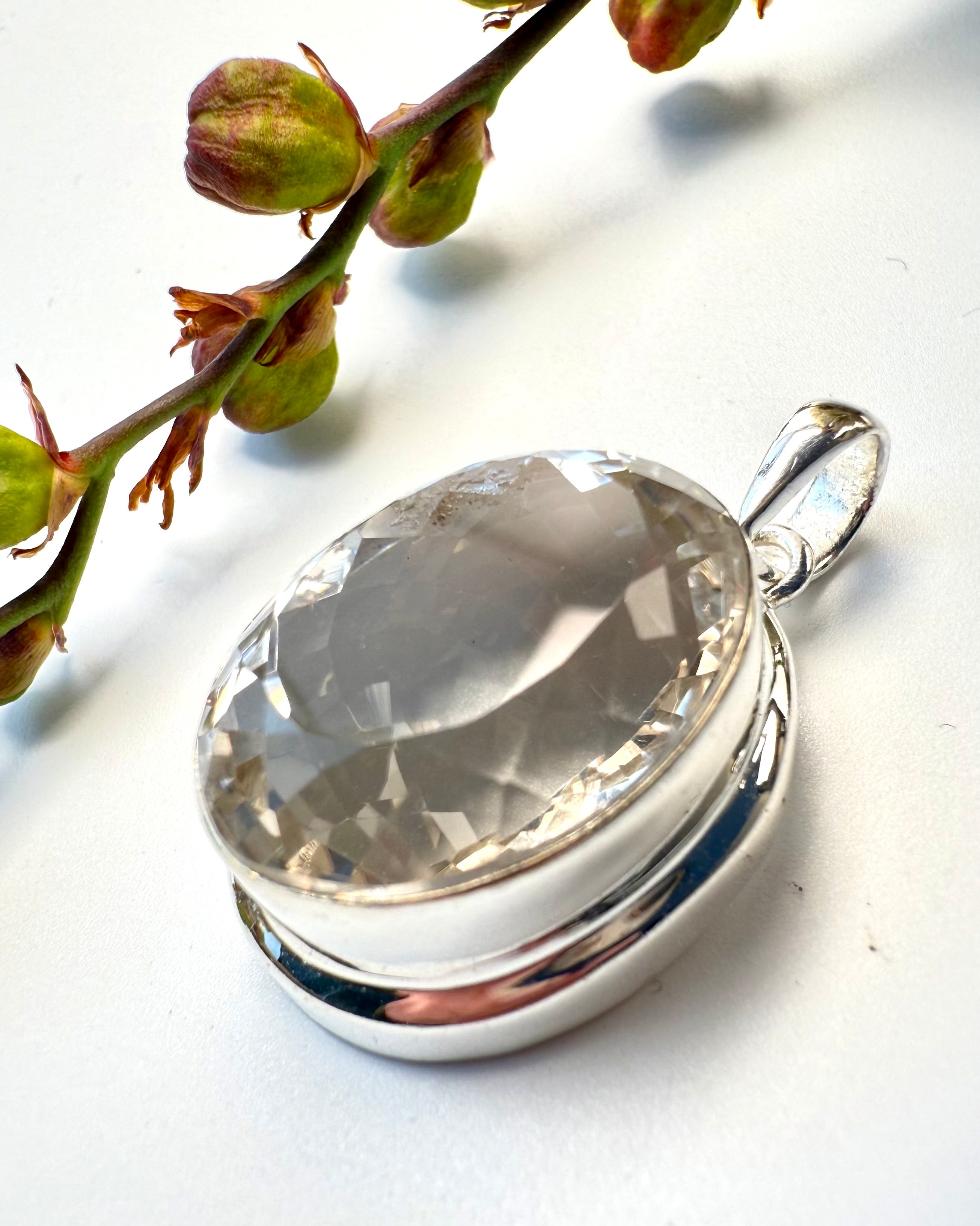 ALLOW THE LIGHT TO EMBRACE YOU - VEDHÆNG - UNIKA