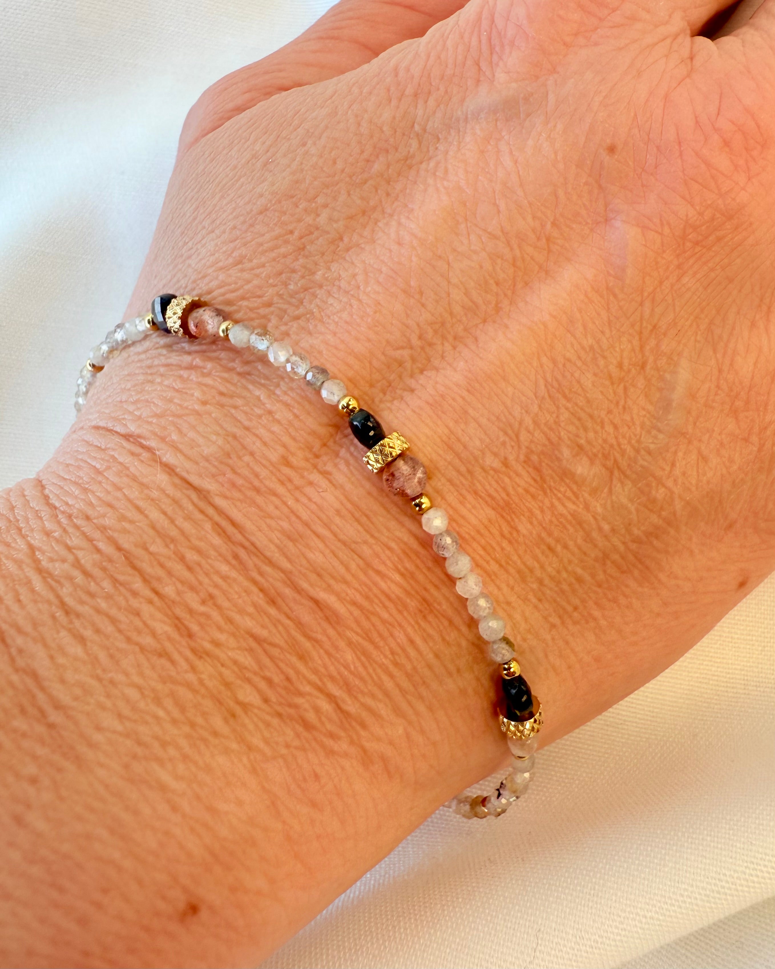 OWN YOUR SPACE - ARMBÅND - UNIKA