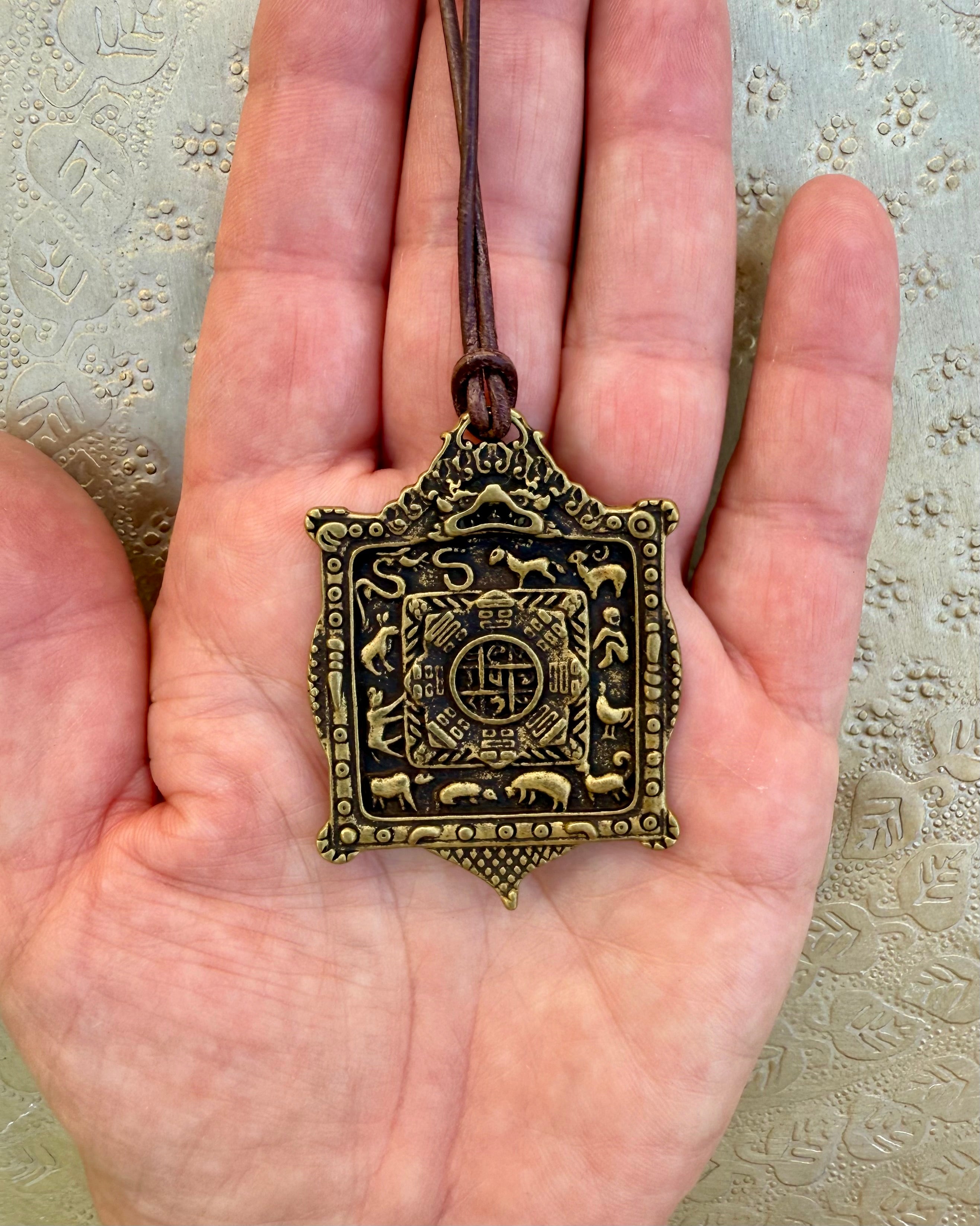 TILTRÆK HELD OG LYKKE - AMULET
