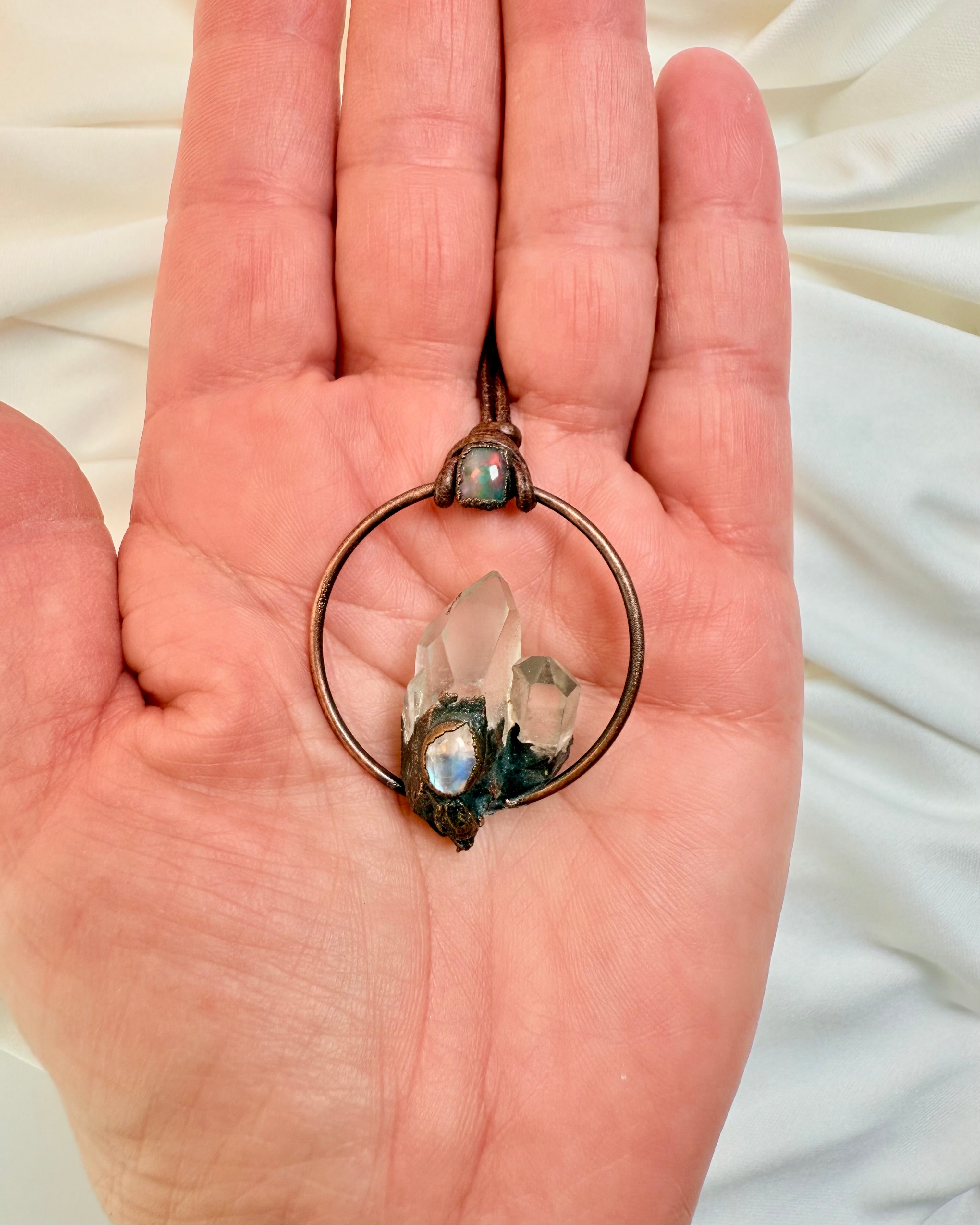 DEN DYBE FORANKRING - AMULET - UNIKA