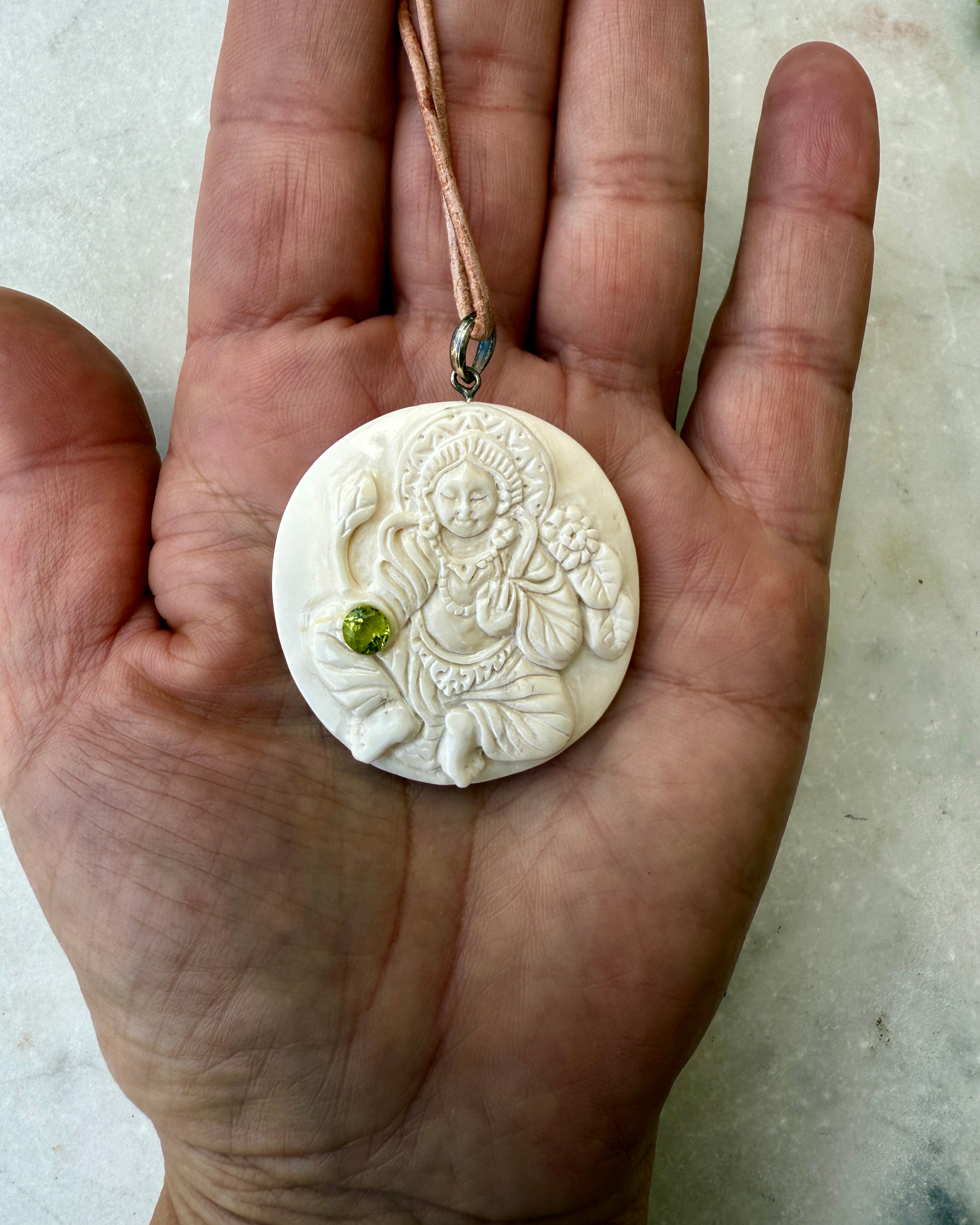 LEV DIT LIV FRA HJERTET - AMULET - UNIKA