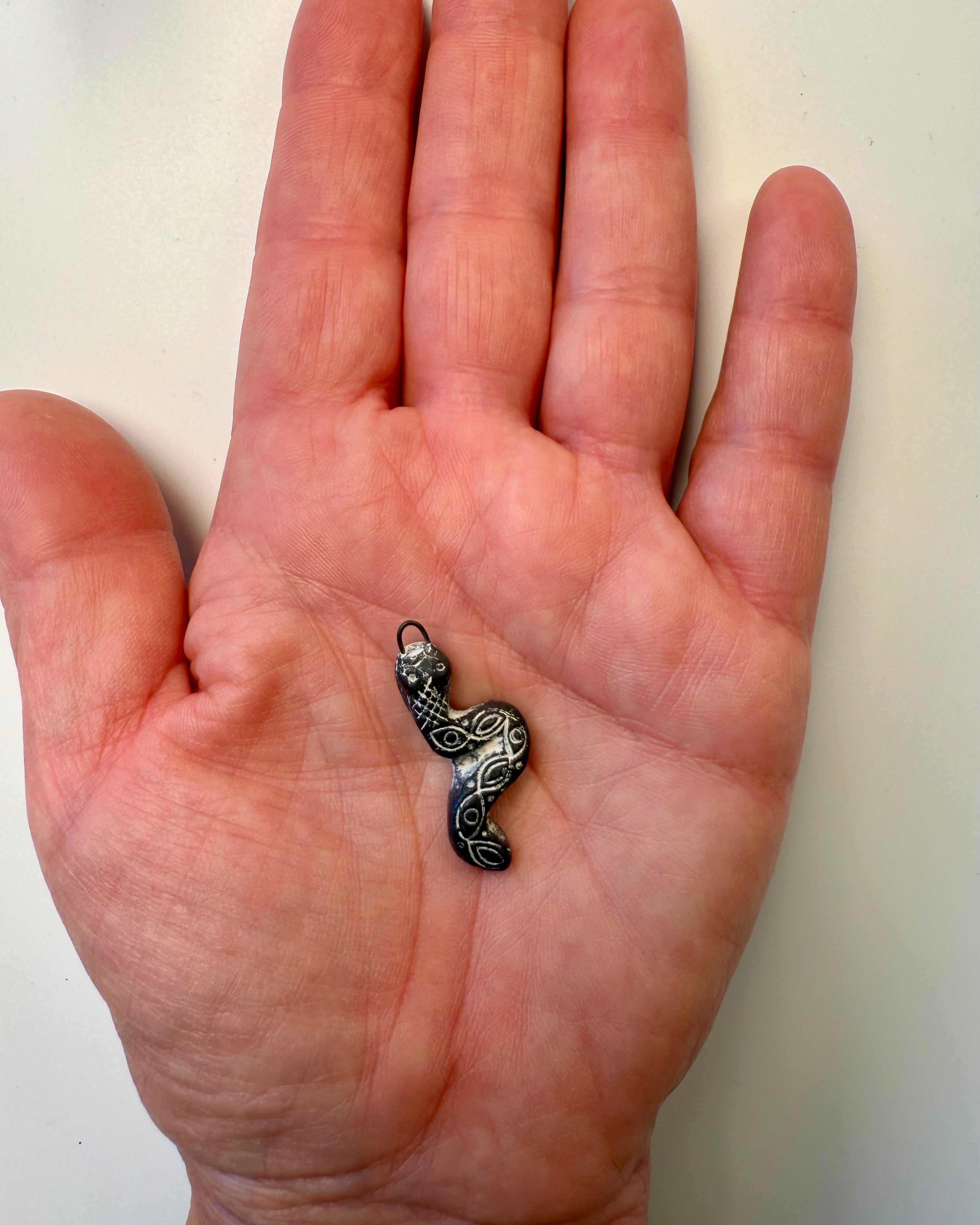 CHARME OG SNEDIGHED - AMULET - UNIKA