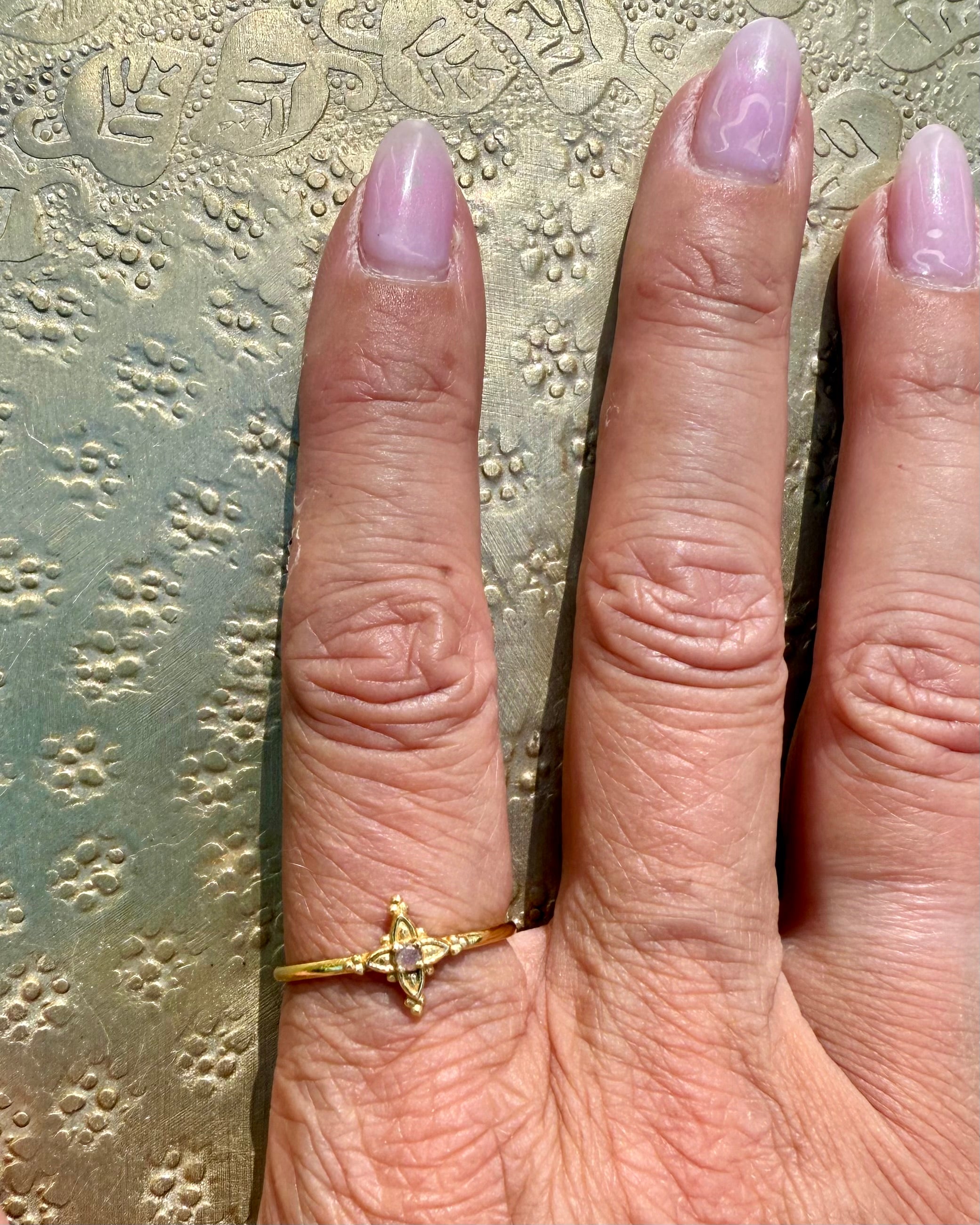 TRYGHED OG RENHED - RING - UNIKA