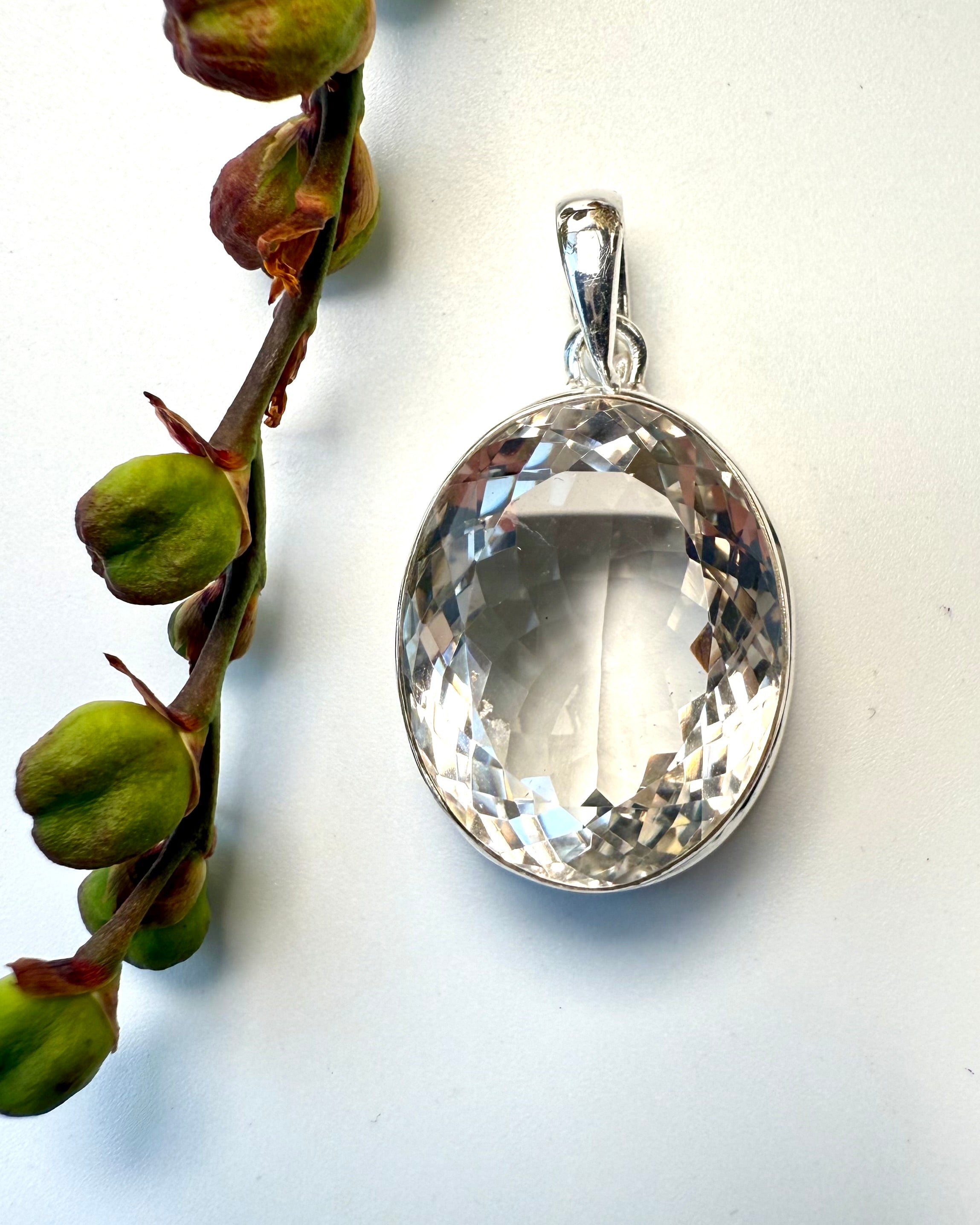 ALLOW THE LIGHT TO EMBRACE YOU - VEDHÆNG - UNIKA