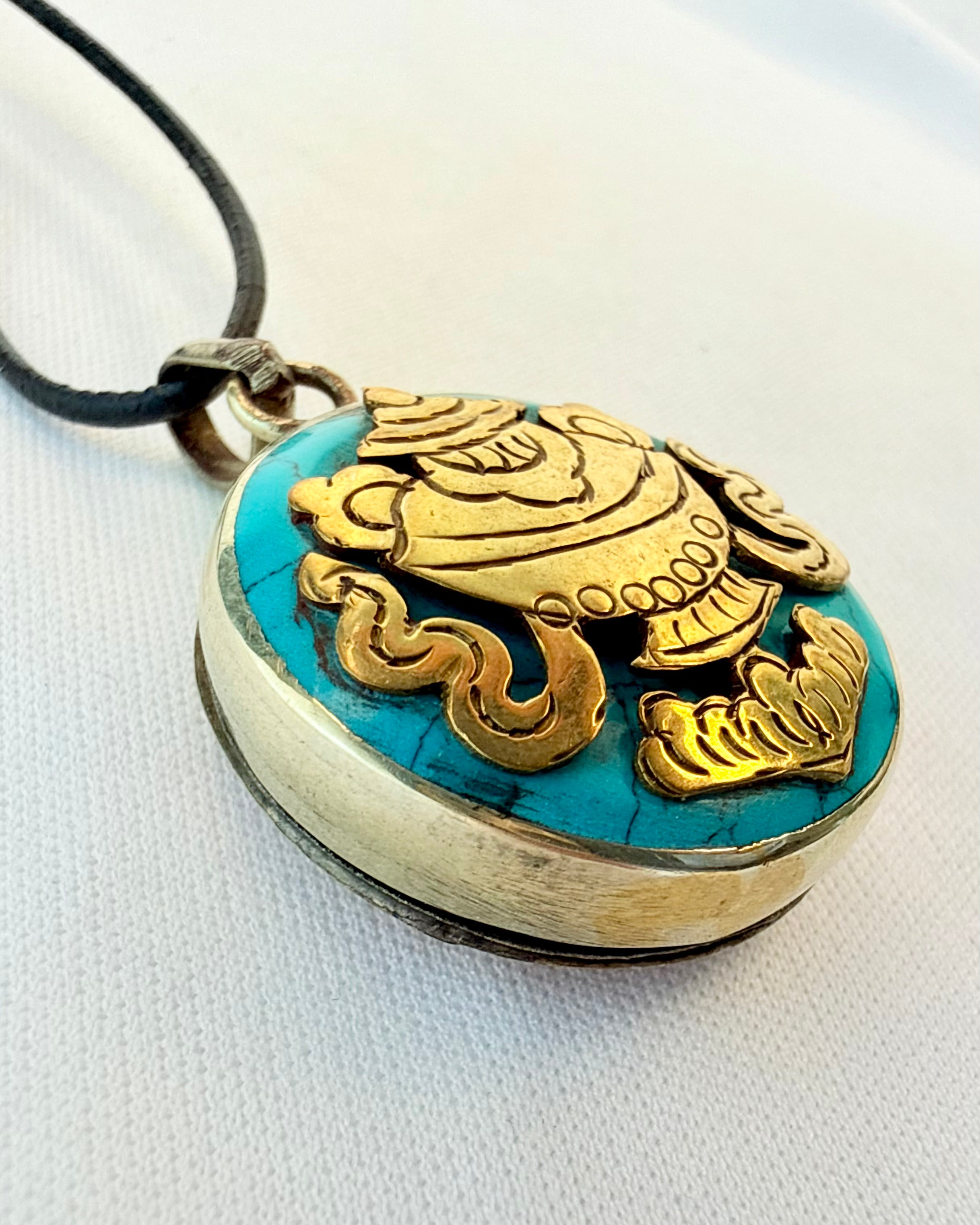 MANIFESTER DIT LIV - AMULET