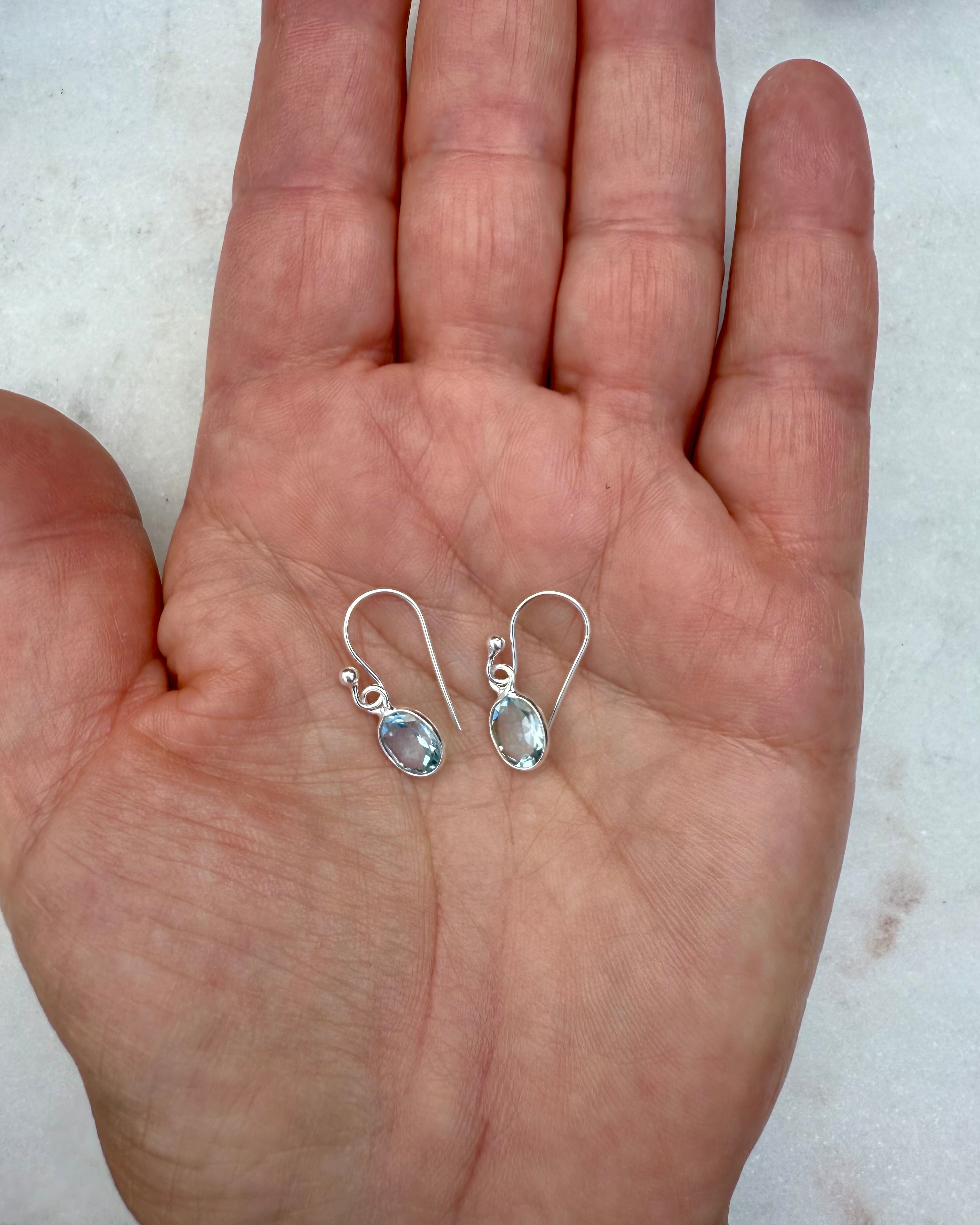 UNIVERSAL LIGHT - ØRERINGE - UNKA