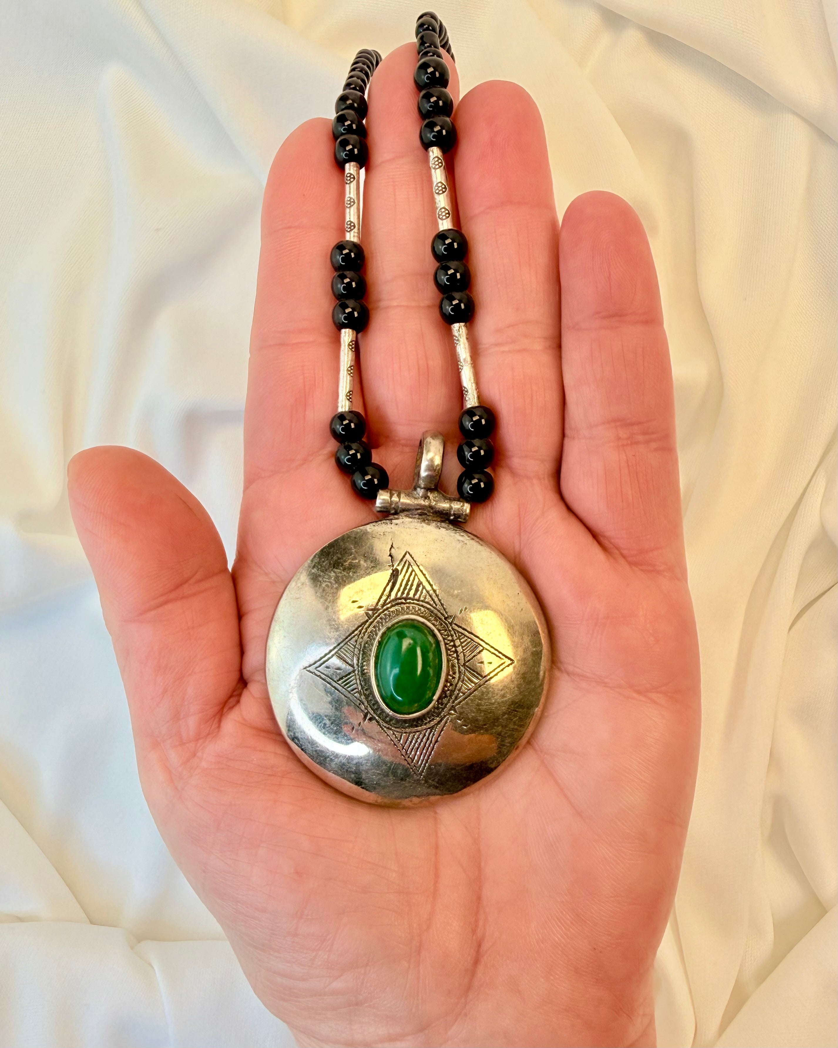 TAL OG HANDL UD FRA DIT HJERTE - AMULET - UNIKA
