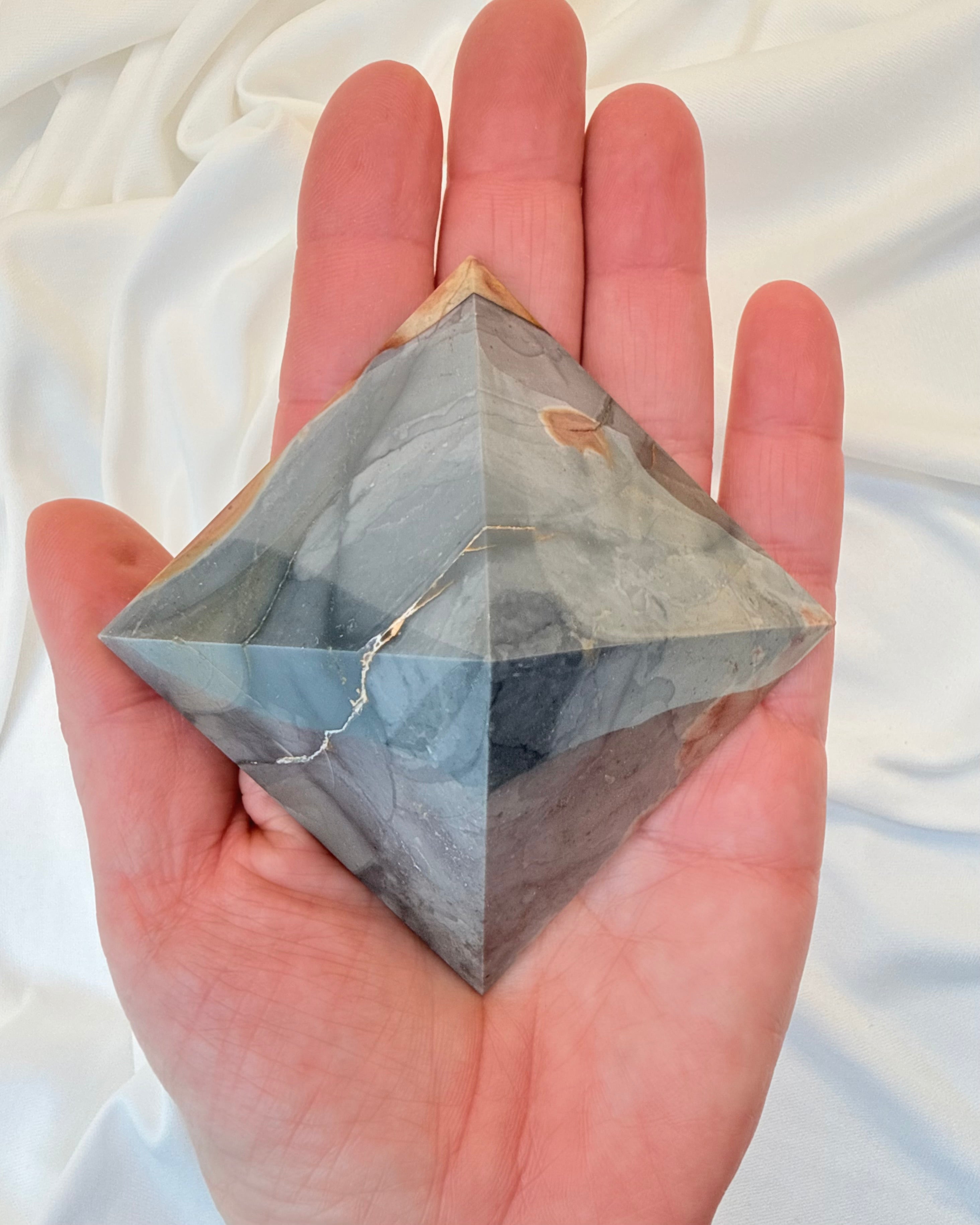 STOP TVIVLEN - PYRAMIDE - UNIKA