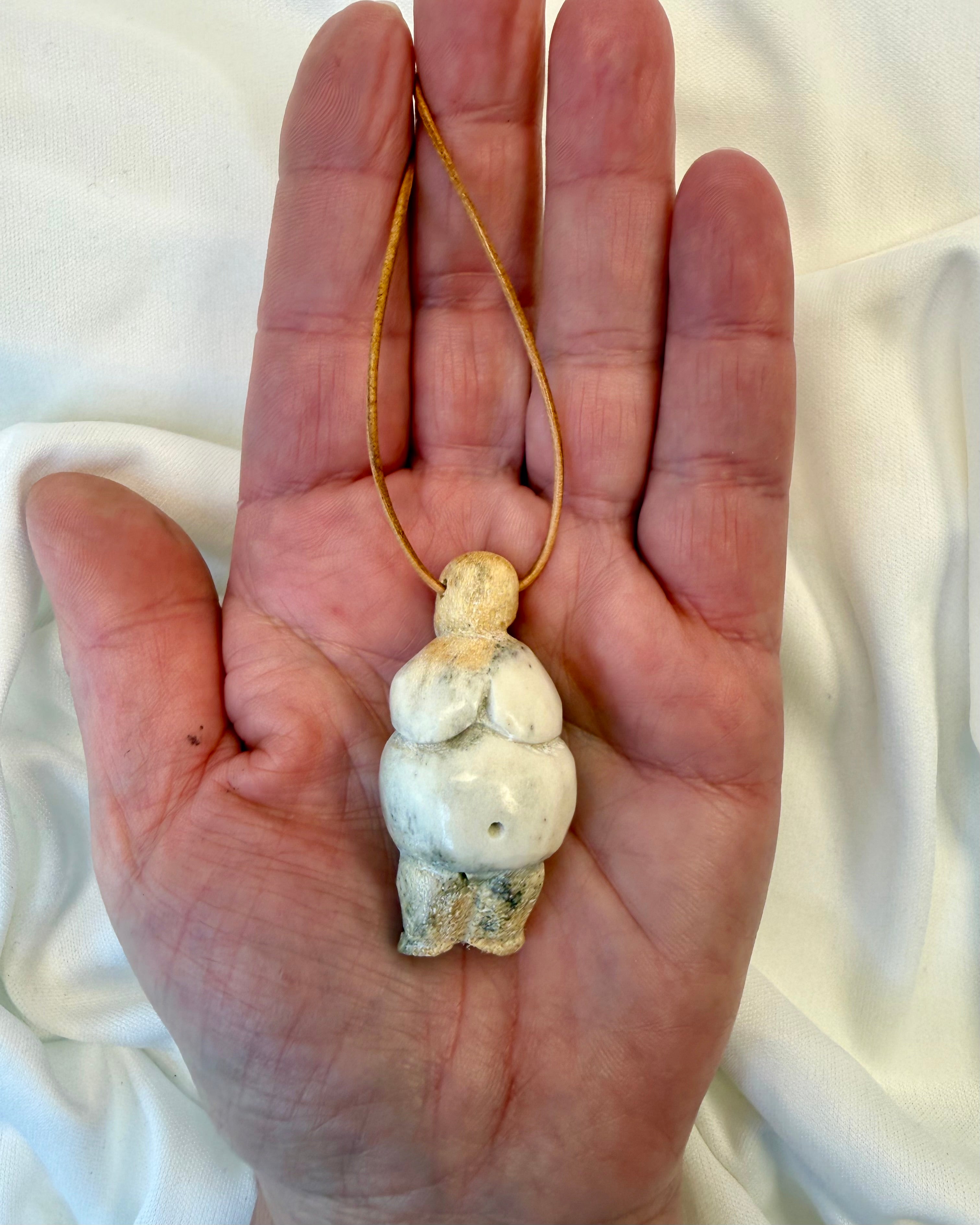 KVINDEKRAFT, FRUGTBARHED OG MODERSKAB - AMULET 1 tilb