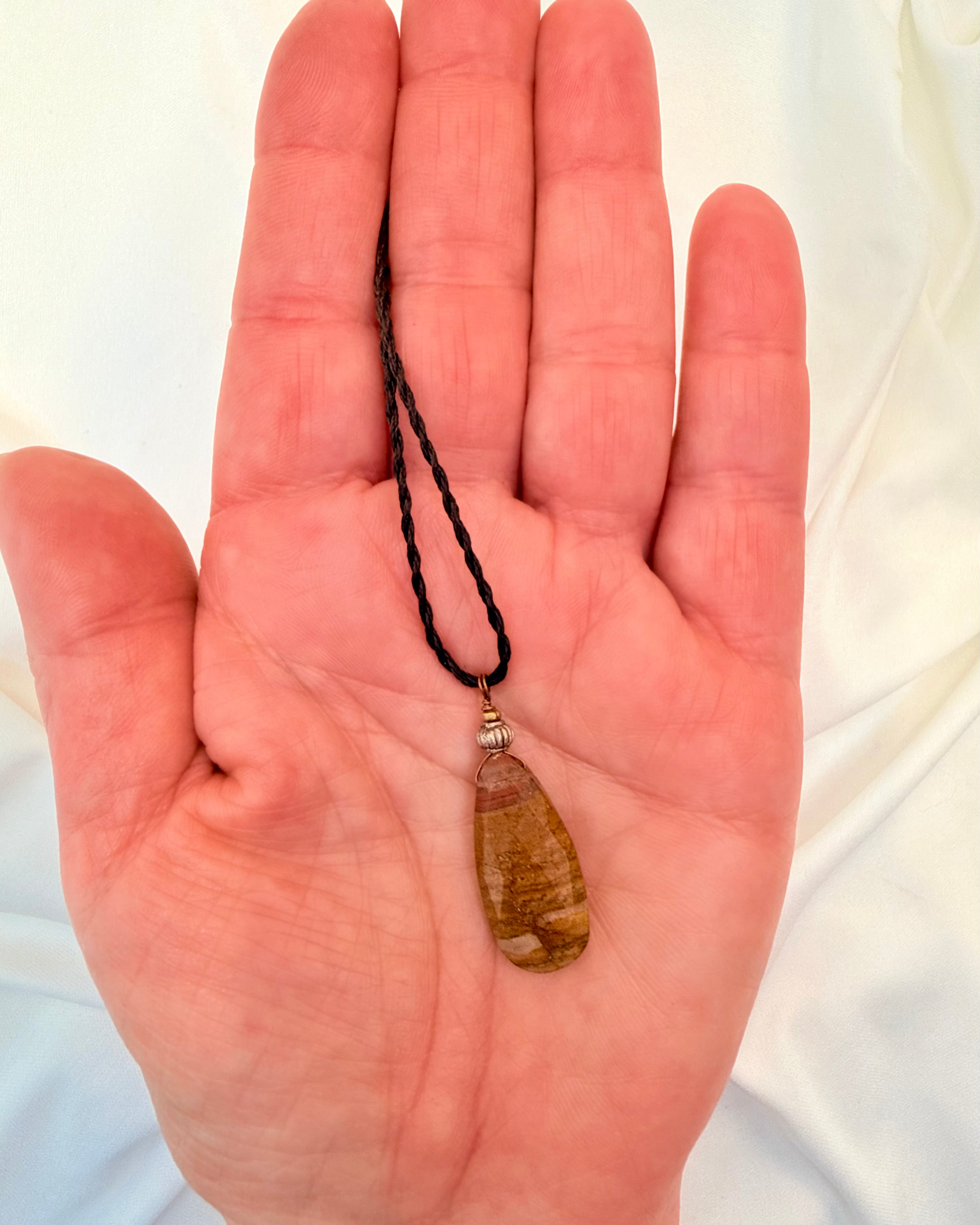 JORDENS HJERTE - AMULET - UNIKA