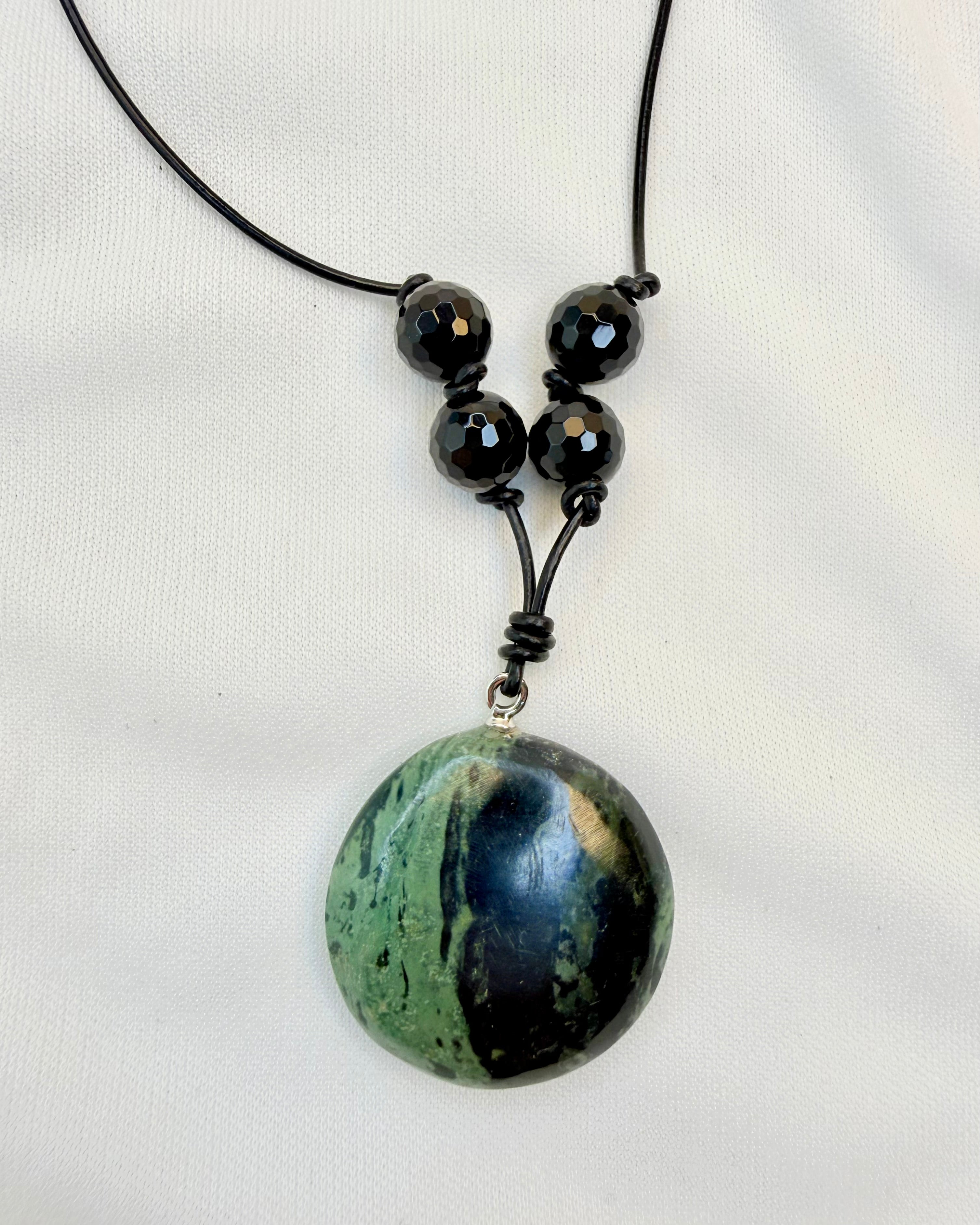 NATTENS SJÆLEREJSE - AMULET - UNIKA