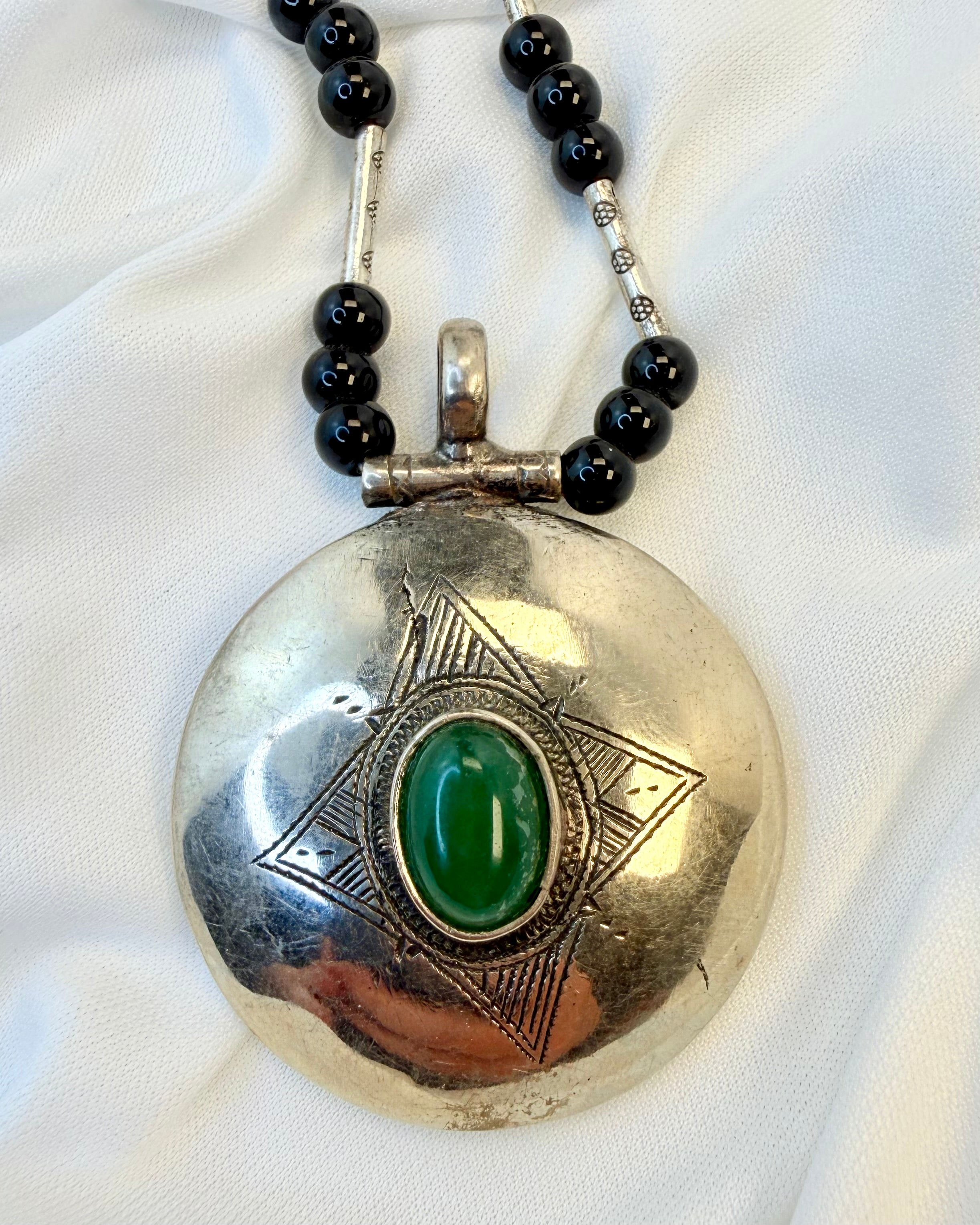 TAL OG HANDL UD FRA DIT HJERTE - AMULET - UNIKA