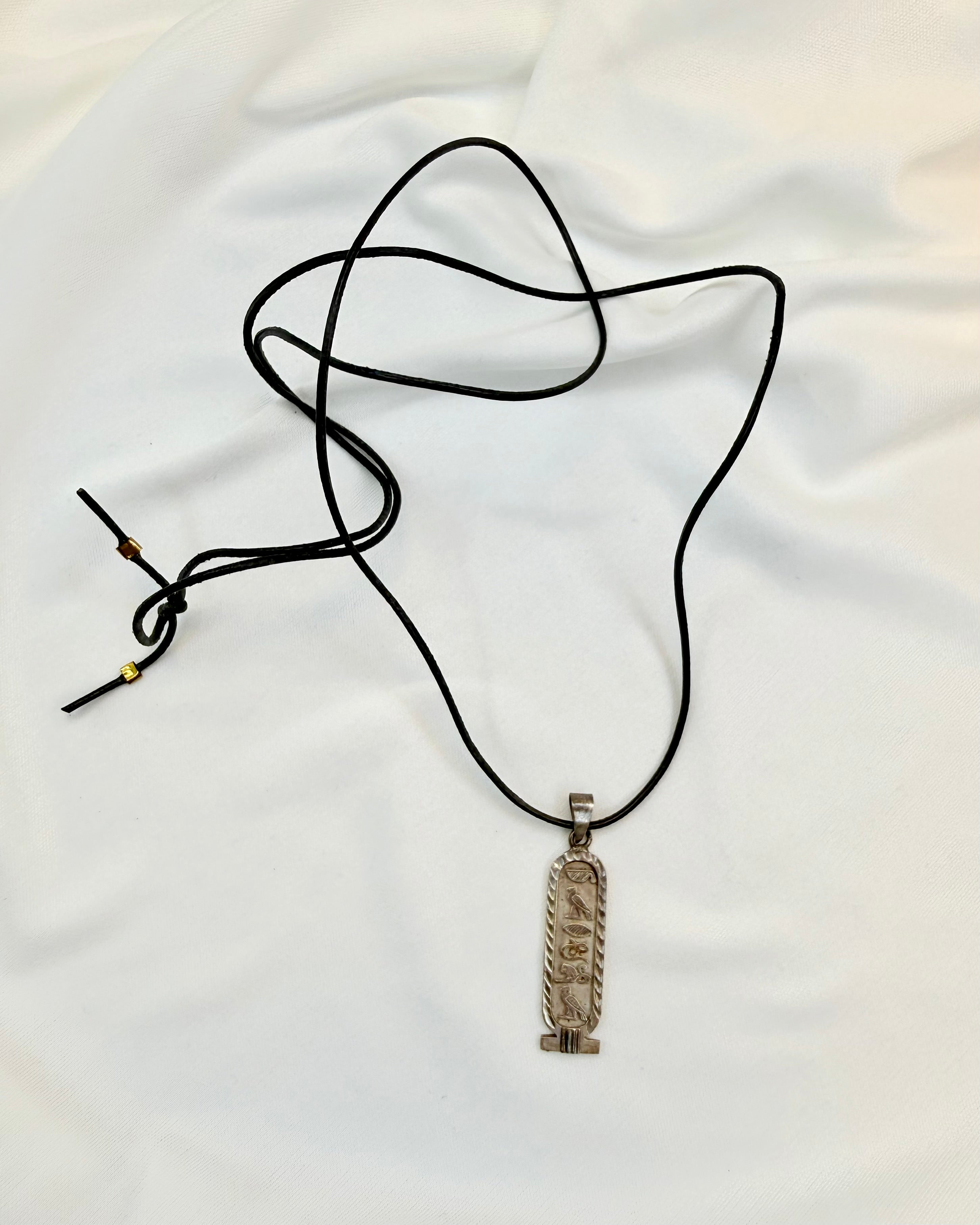 SJÆLENS AMULET - UNIKA