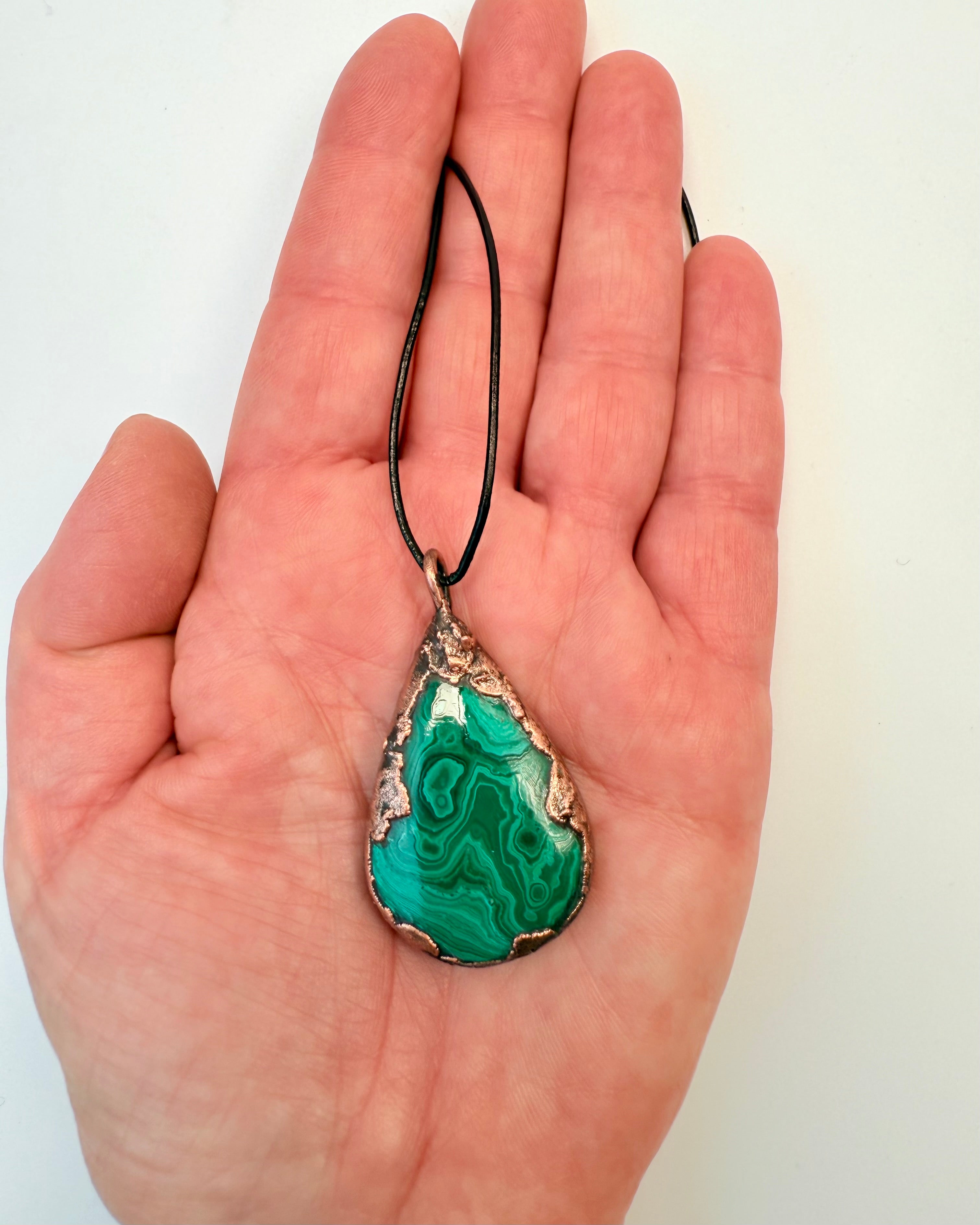 RÅ ENERGI VENDER HJEM I DIN KROP - AMULET - UNIKA