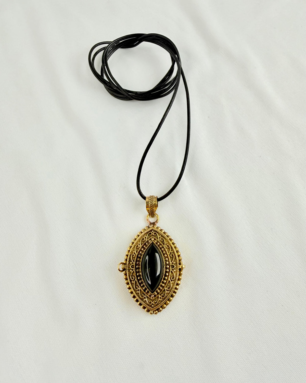 BESTILLING TIL UNIVERSET - AMULET - UNIKA