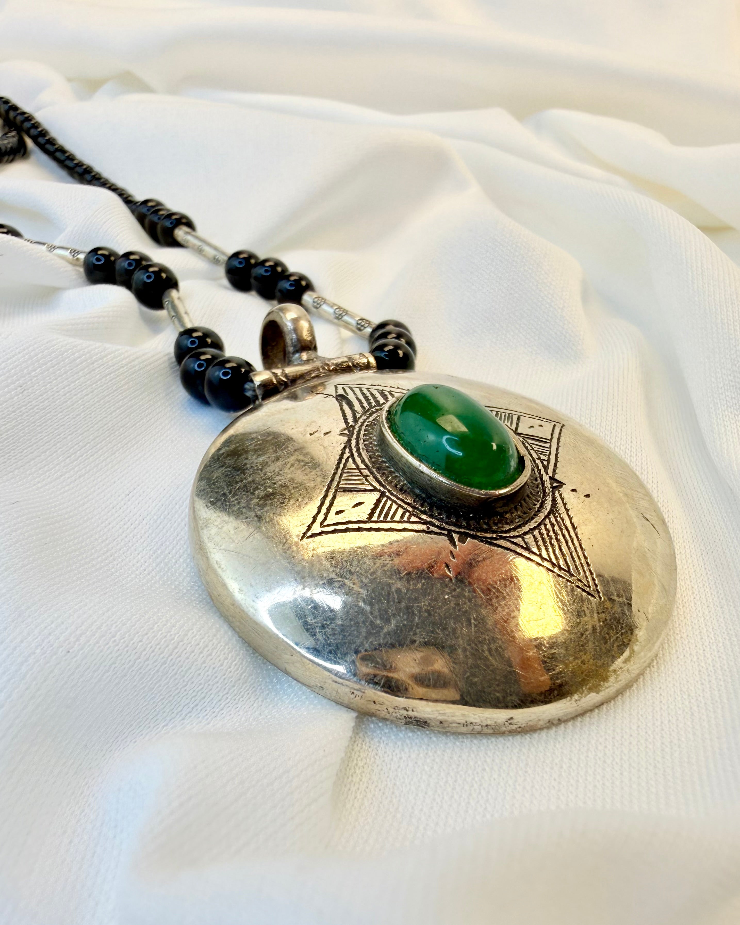 TAL OG HANDL UD FRA DIT HJERTE - AMULET - UNIKA