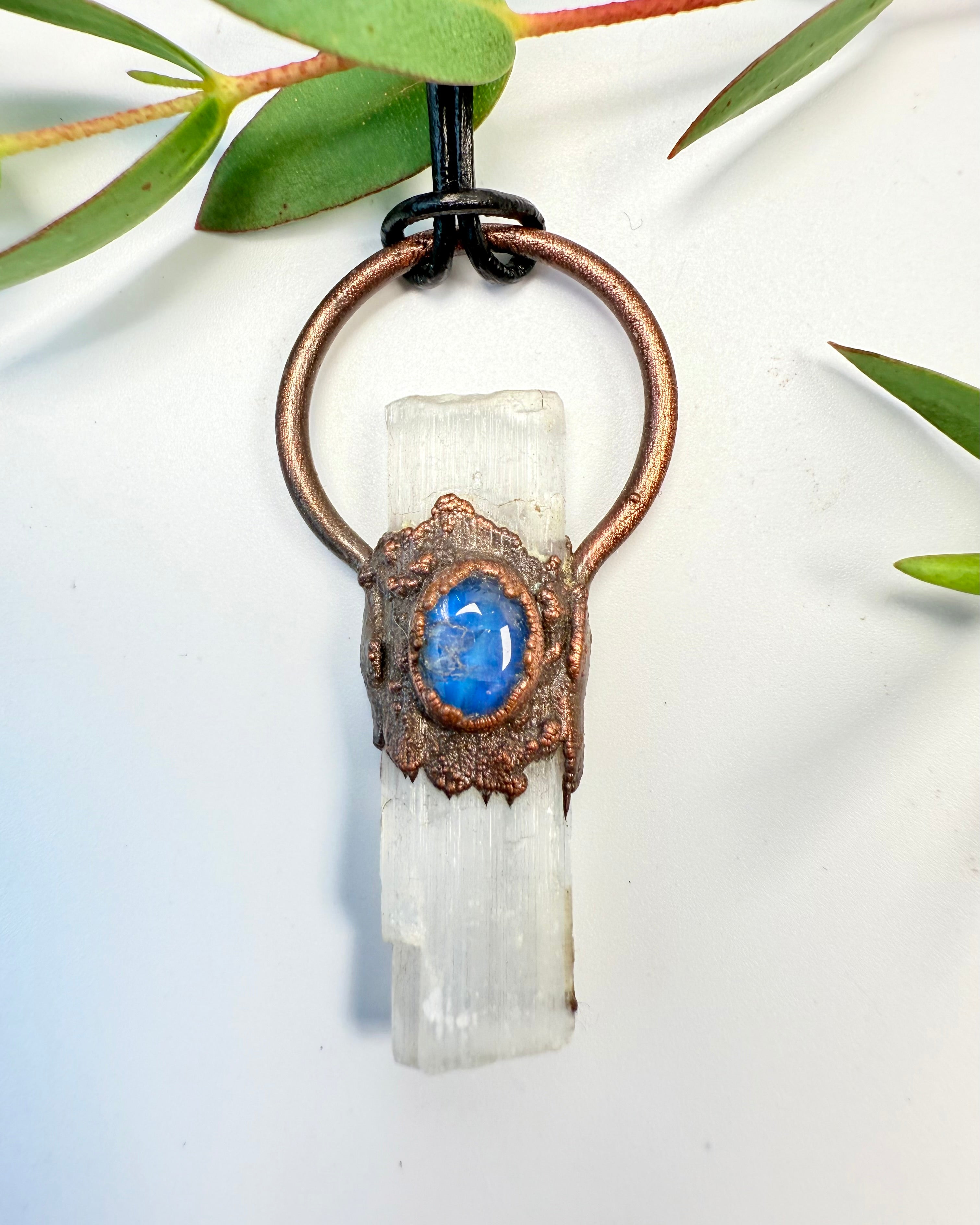 ÅBNER FORBINDELSER MELLEM DIMENSIONER - AMULET - UNIKA