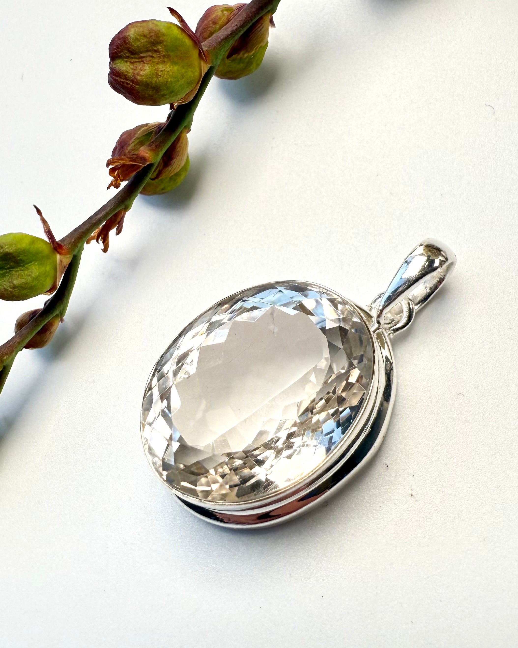 ALLOW THE LIGHT TO EMBRACE YOU - VEDHÆNG - UNIKA