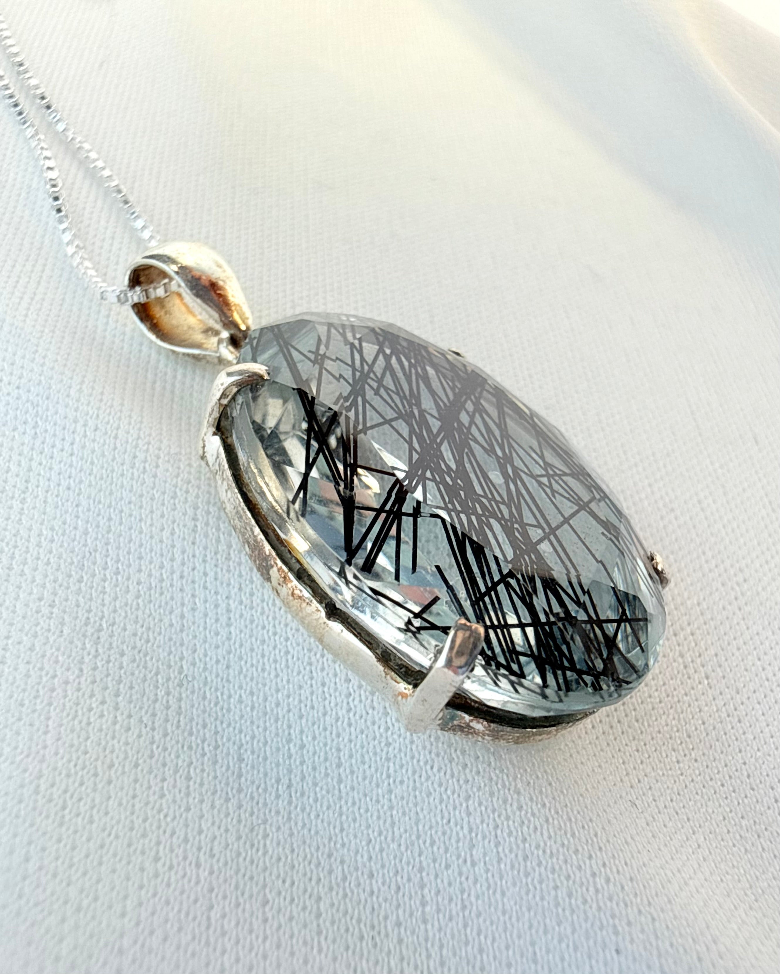 SORT LYS - AMULET - UNIKA