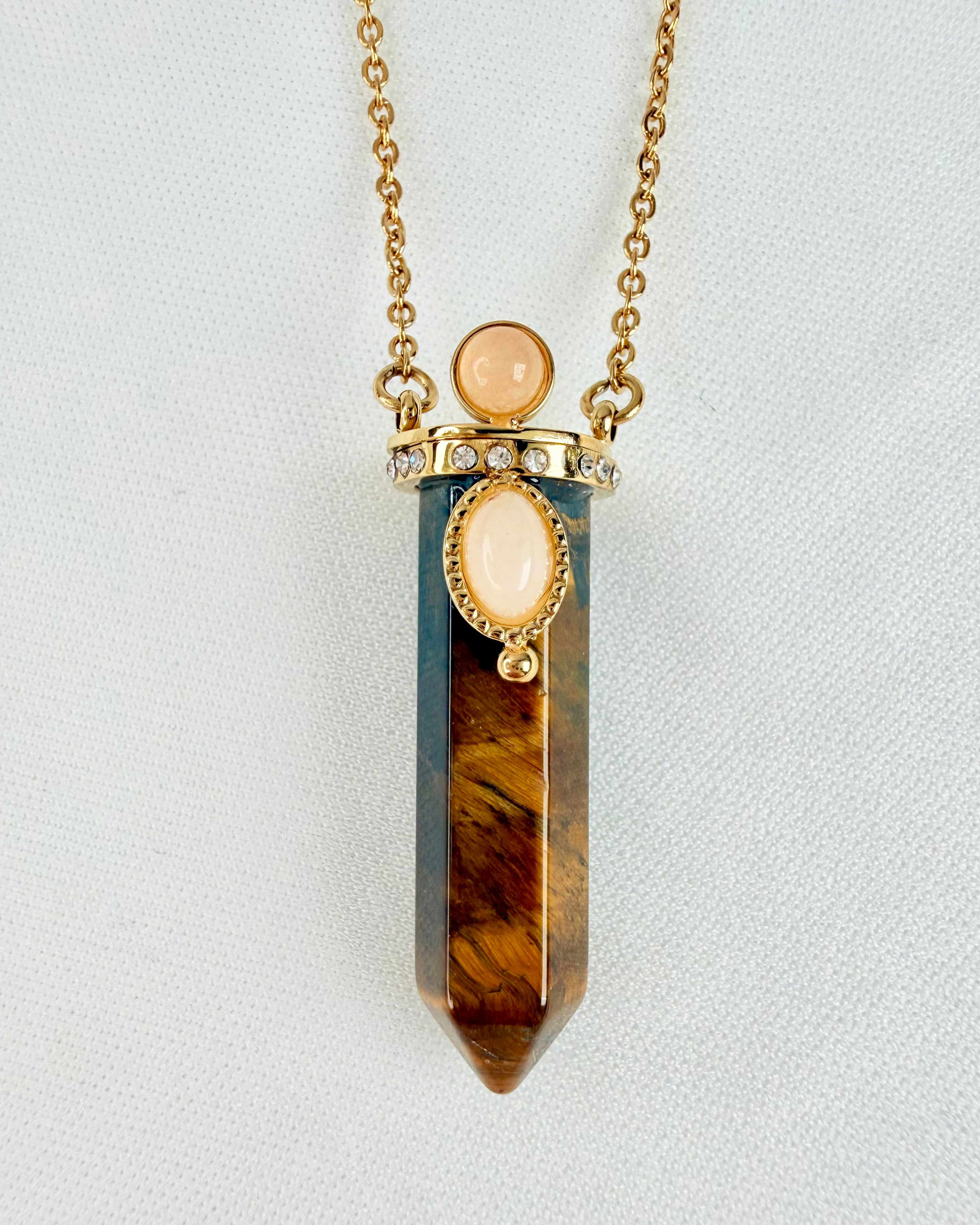 ALT GÅR OP I EN HØJERE ENHED - AMULET 1 tilb