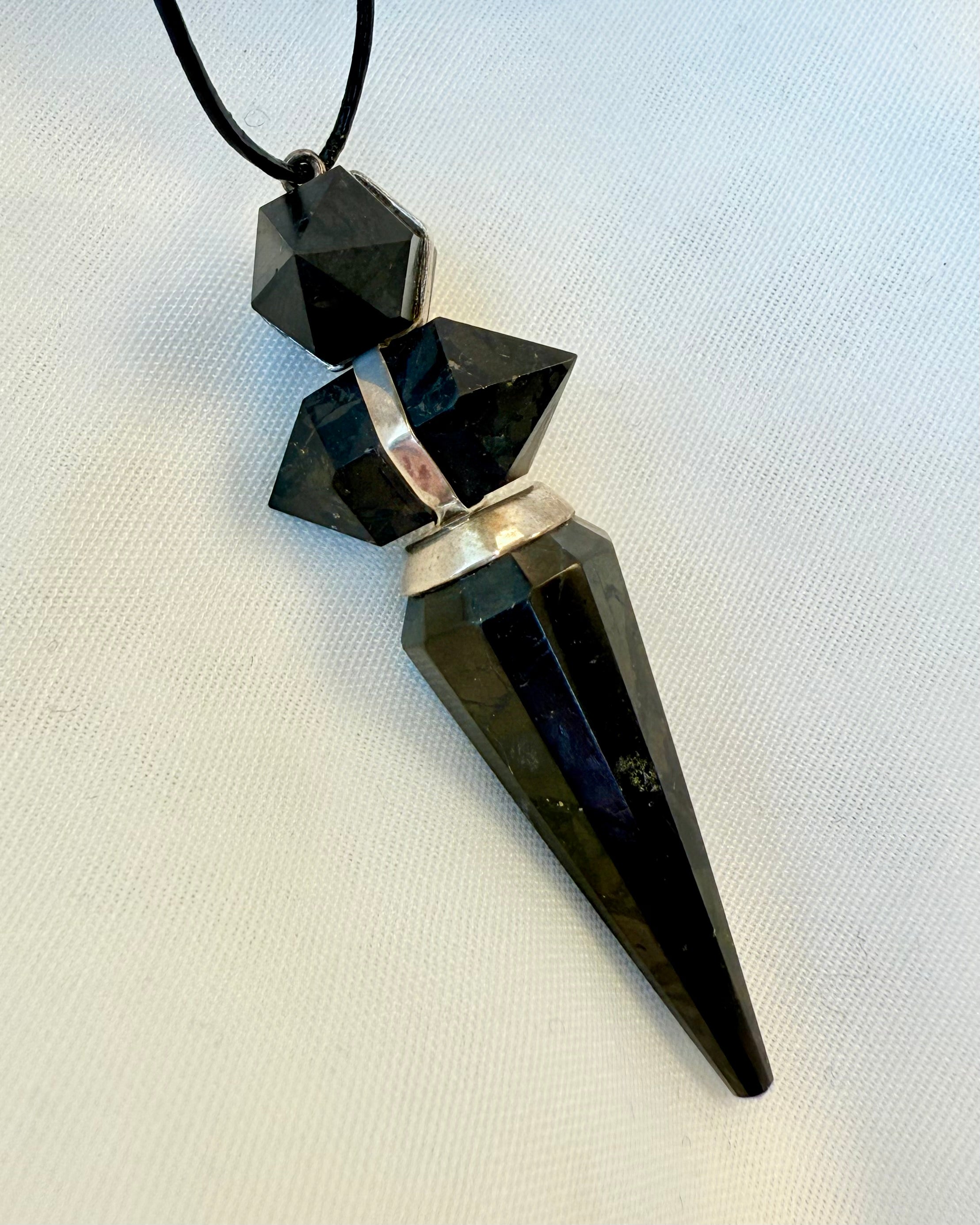 FORSONING MED DIG SELV - AMULET - UNIKA