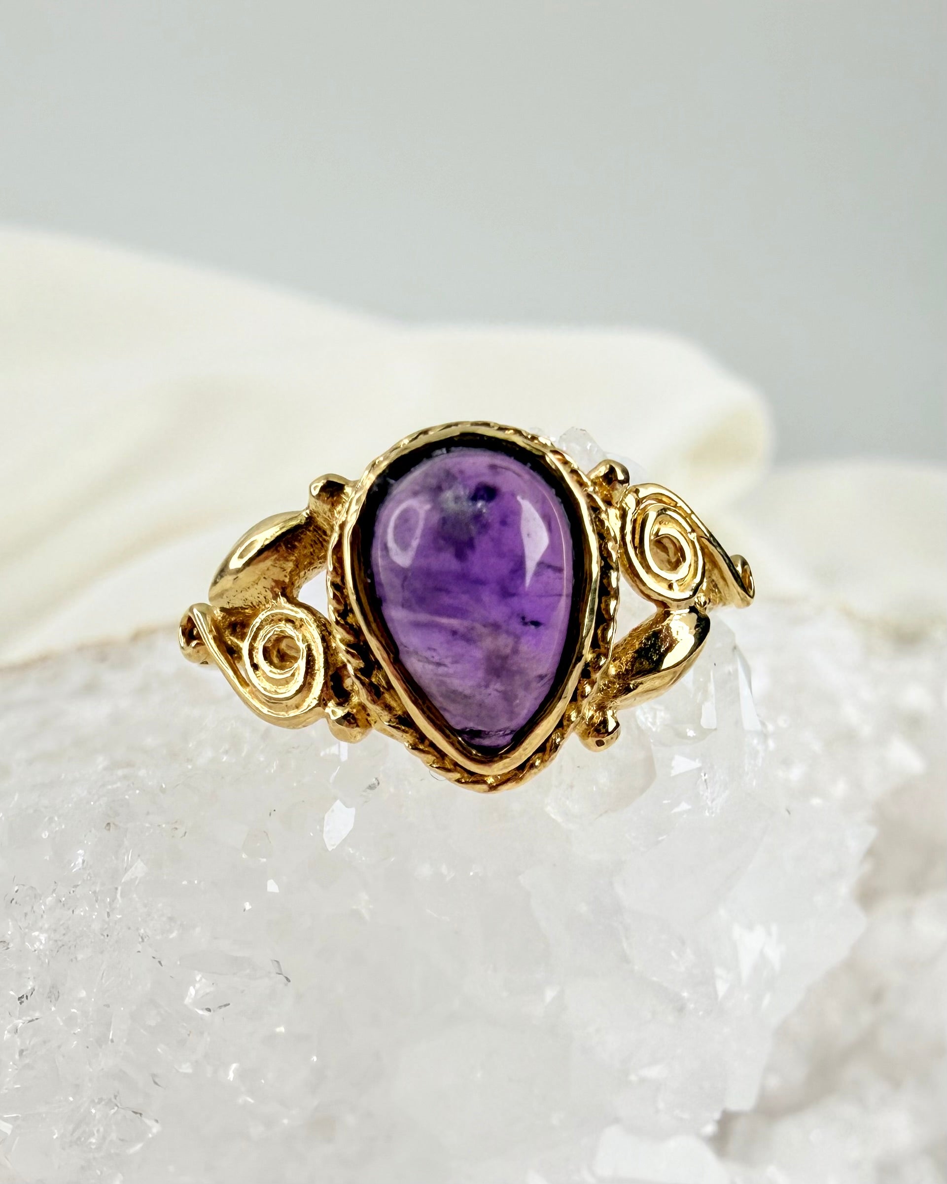 GUDDOMMELIG KILDE - RING