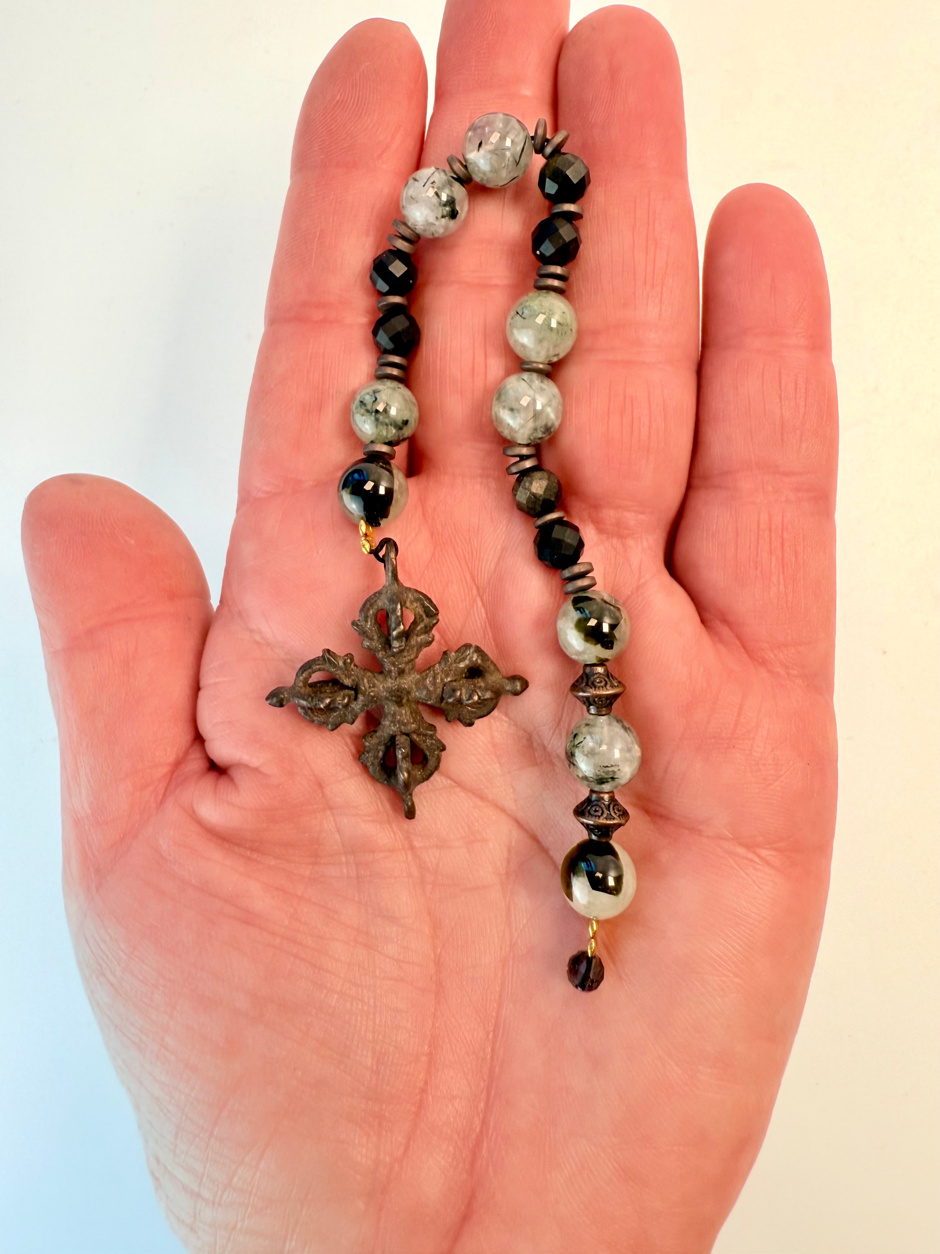 FORLØSER BARNDOMSTRAUMER - KRYSTALKÆDE 1 tilb