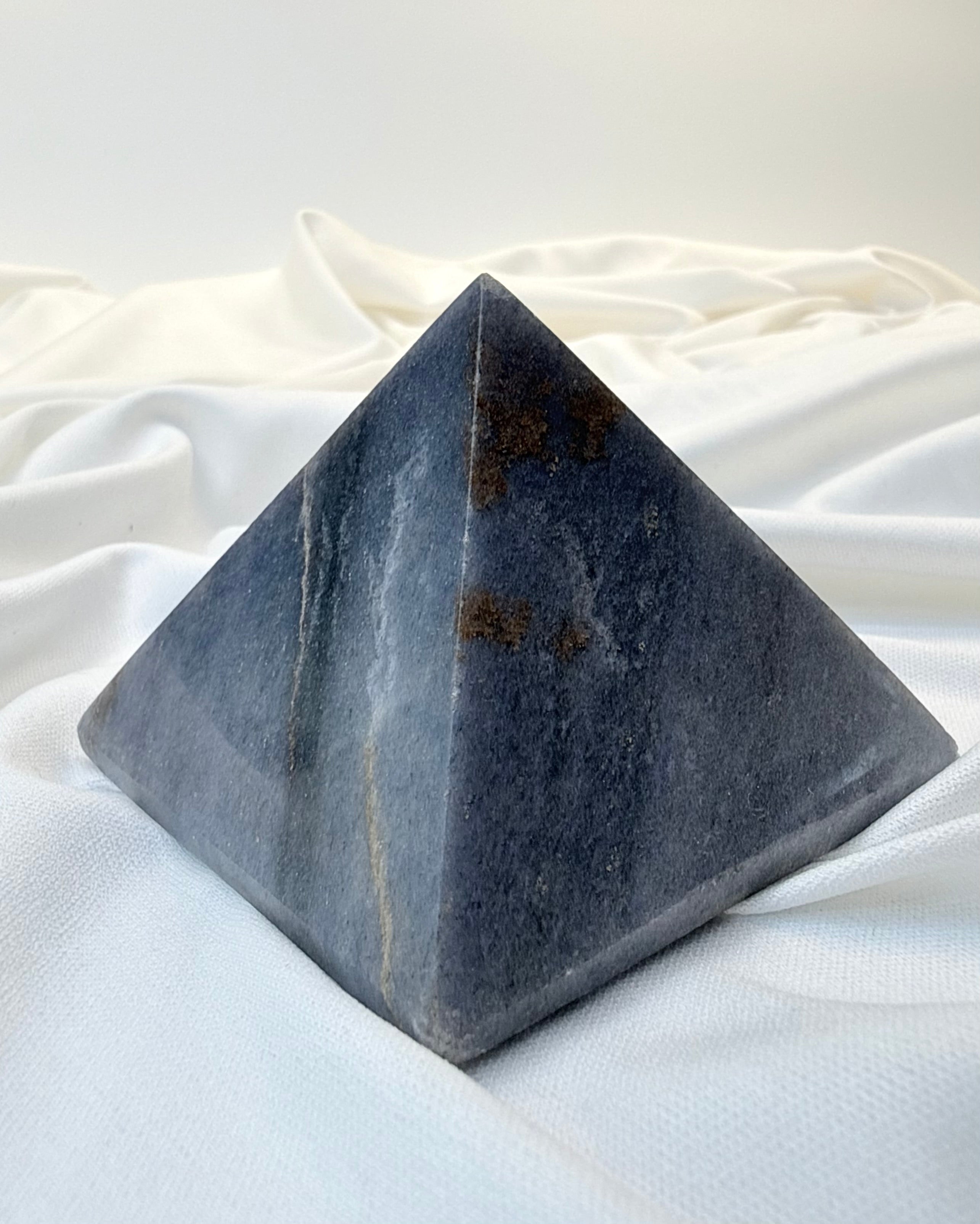 PENGEMANIFESTATION - PYRAMIDE - UNIKA
