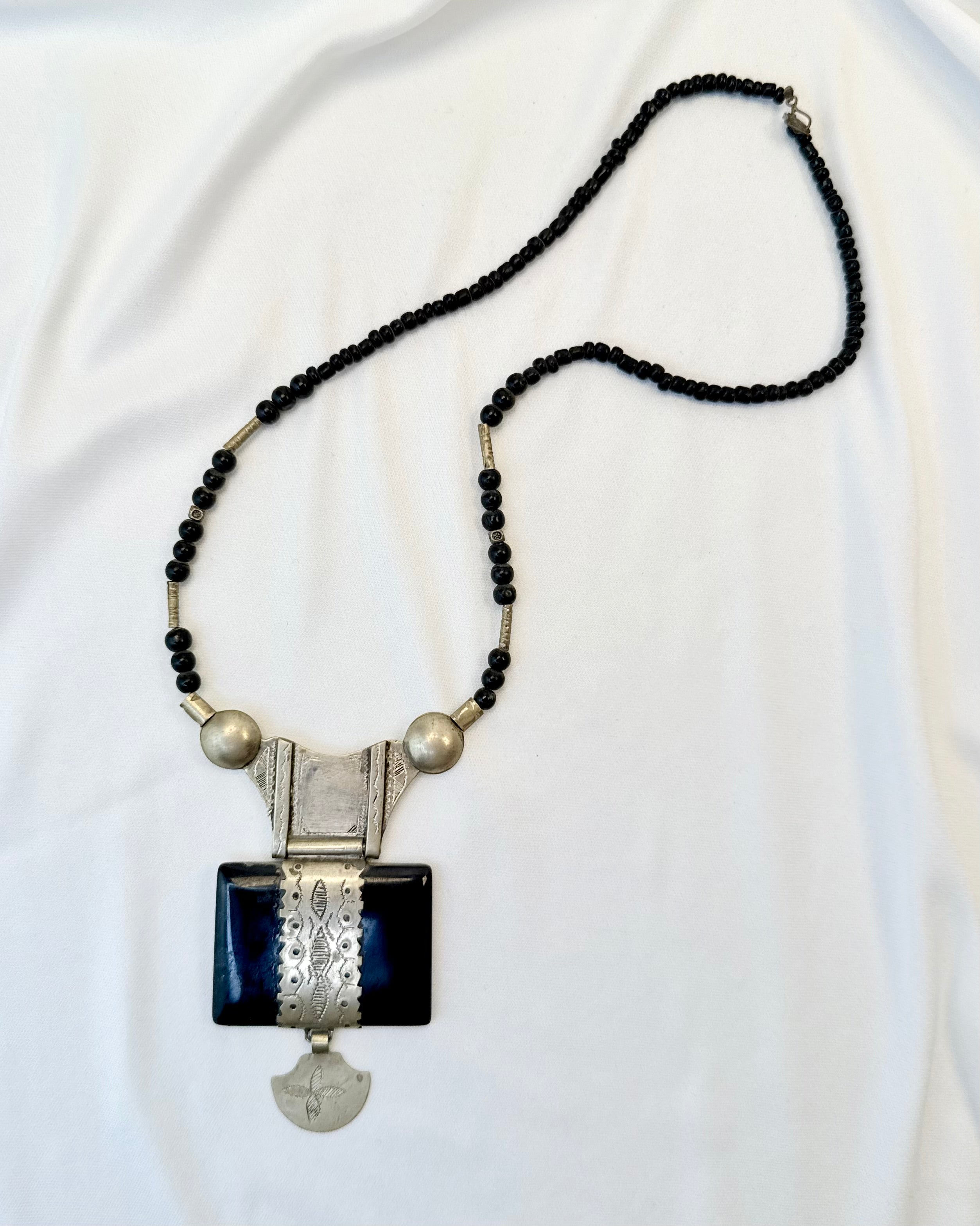FIND DIN PLADS - AMULET - UNIKA