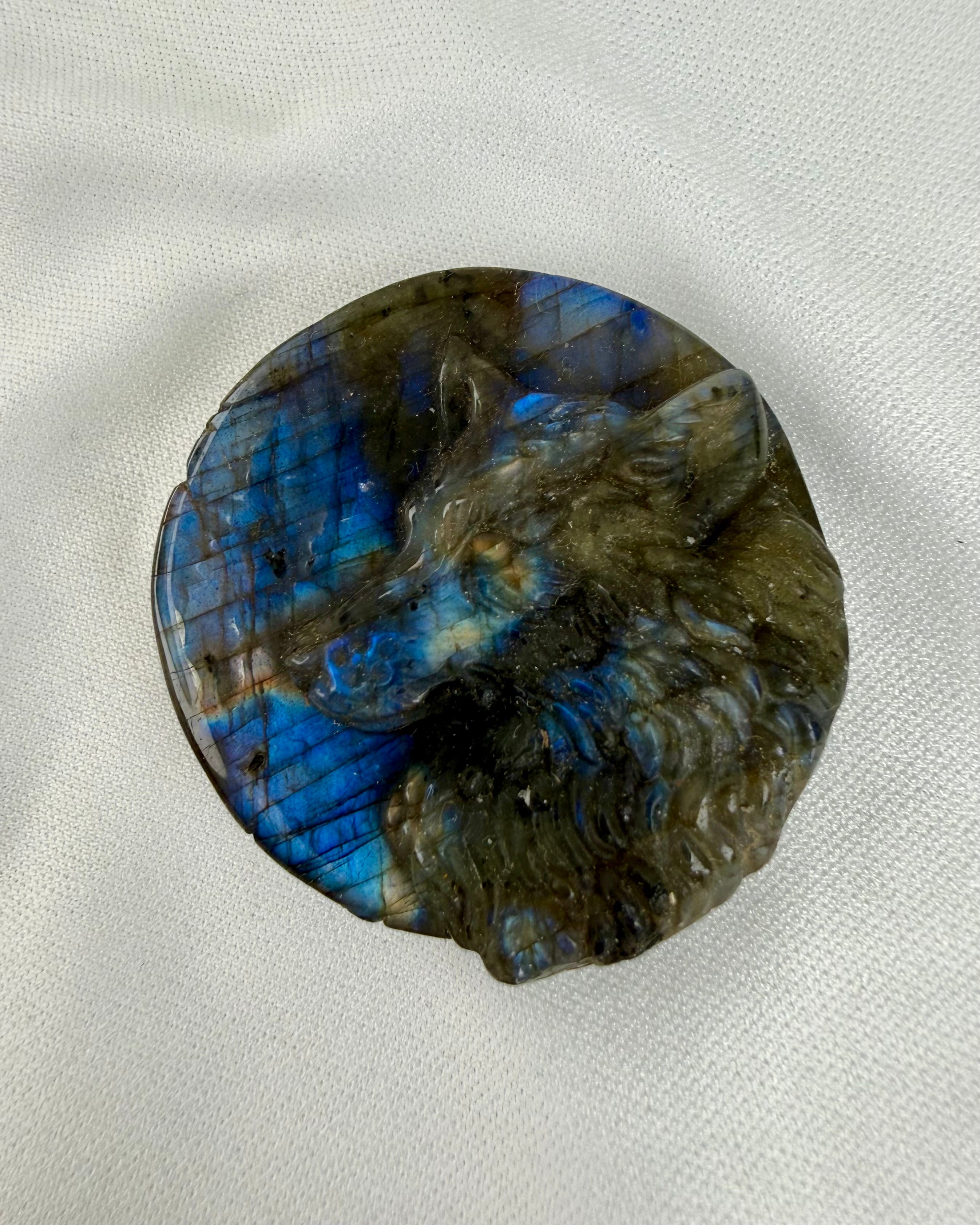 ULVEN, DIN VOGTER OG KRAFTDYR - TALISMAN - KRYSTAL