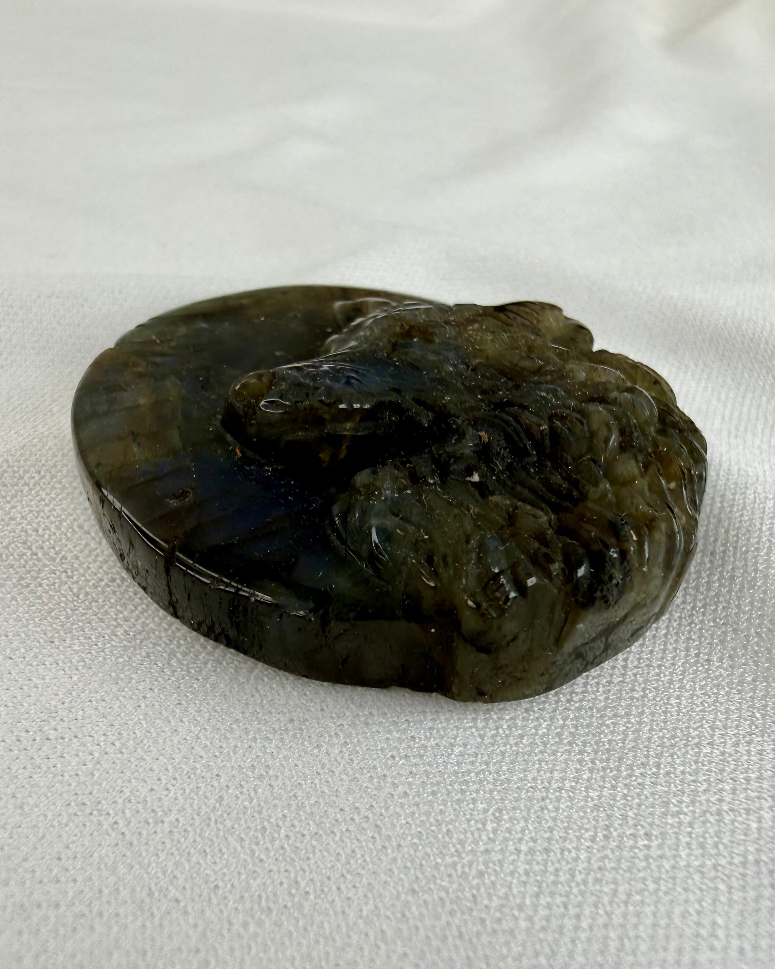 ULVEN, DIN VOGTER OG KRAFTDYR - TALISMAN - KRYSTAL