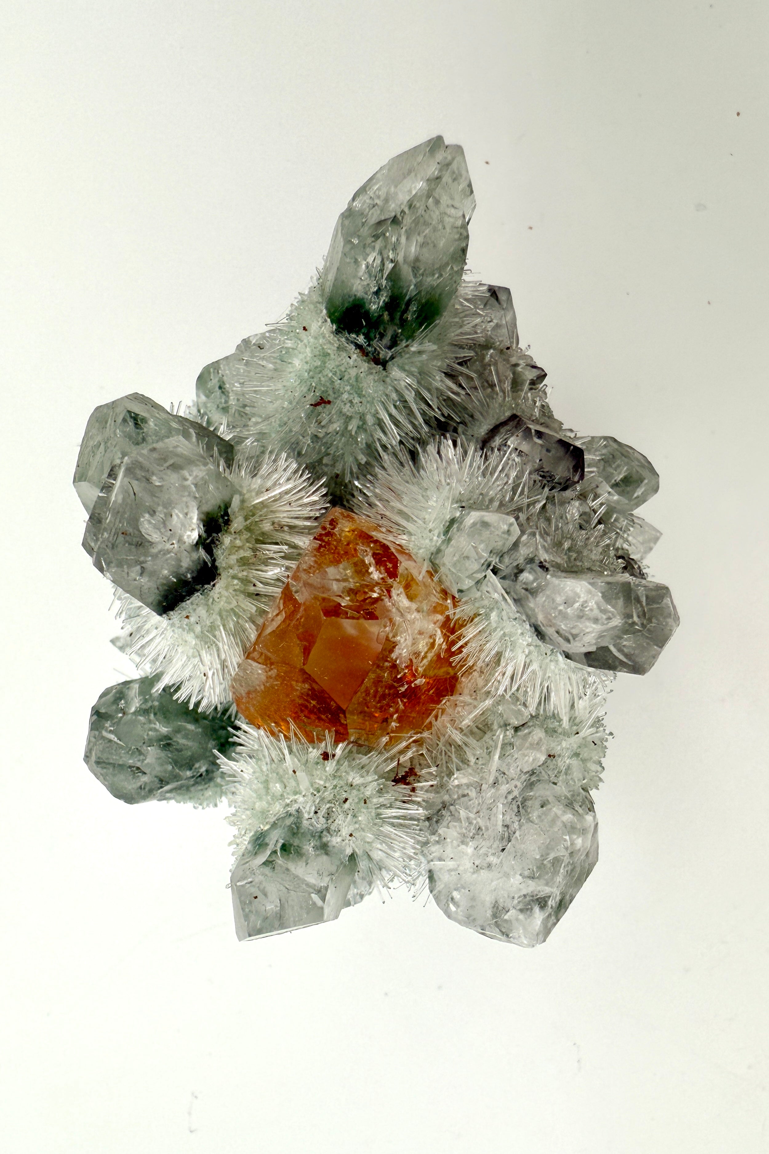 KRAFTKILDE OG STJERNESTØV - KRYSTAL