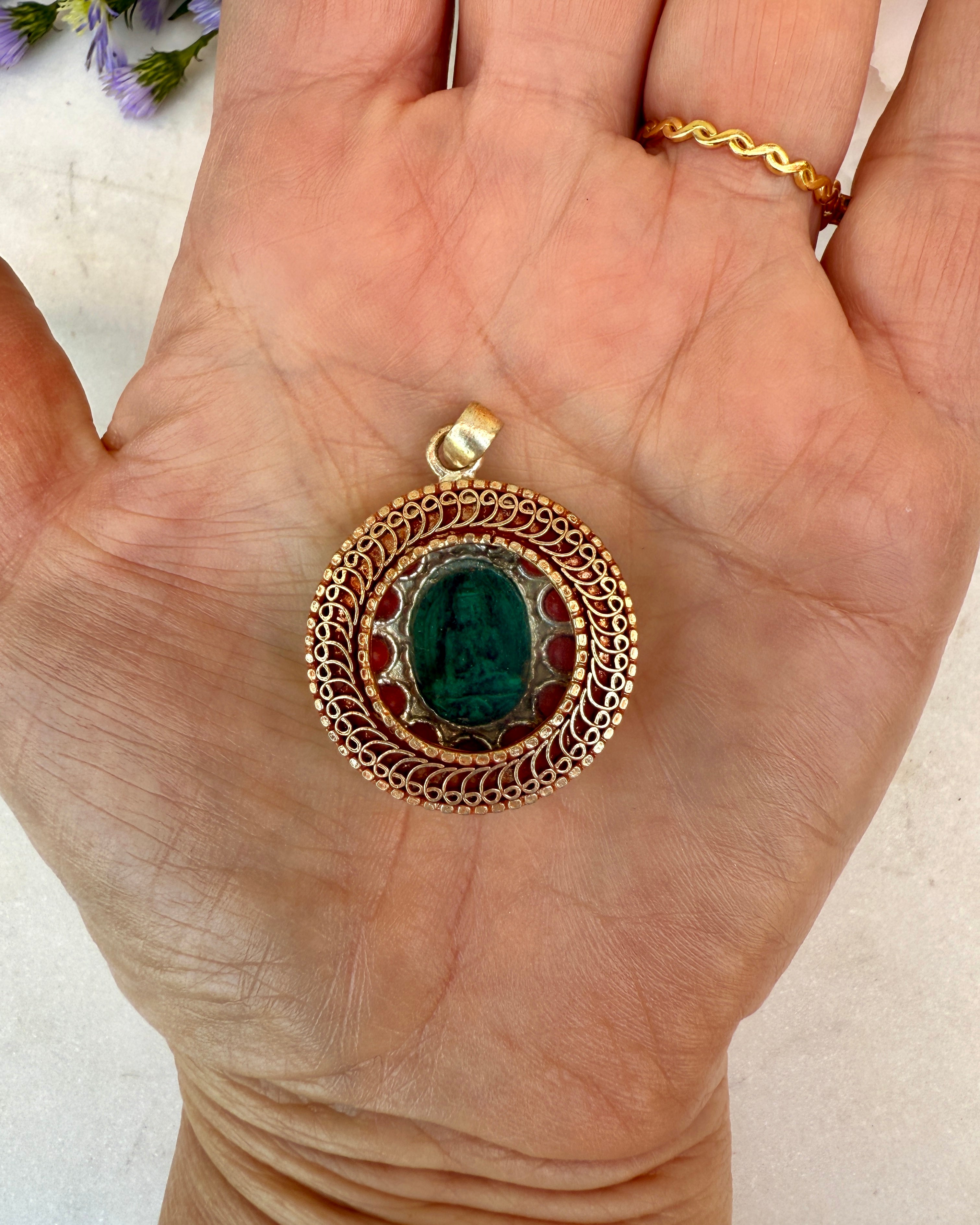 HELLIG KODE FRA GAMLE MESTRE - AMULET