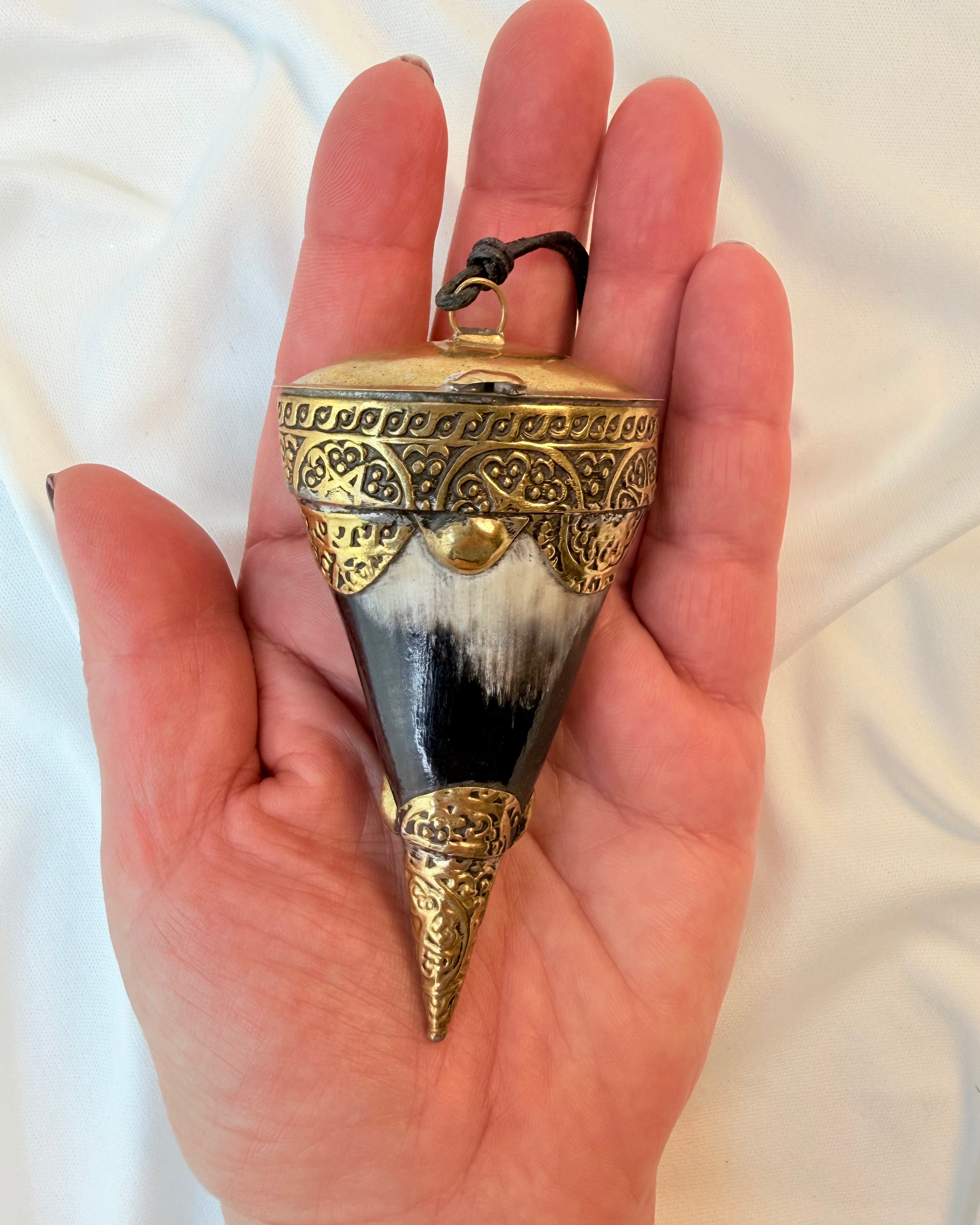 TROLDKVINDENS VISDOM - AMULET