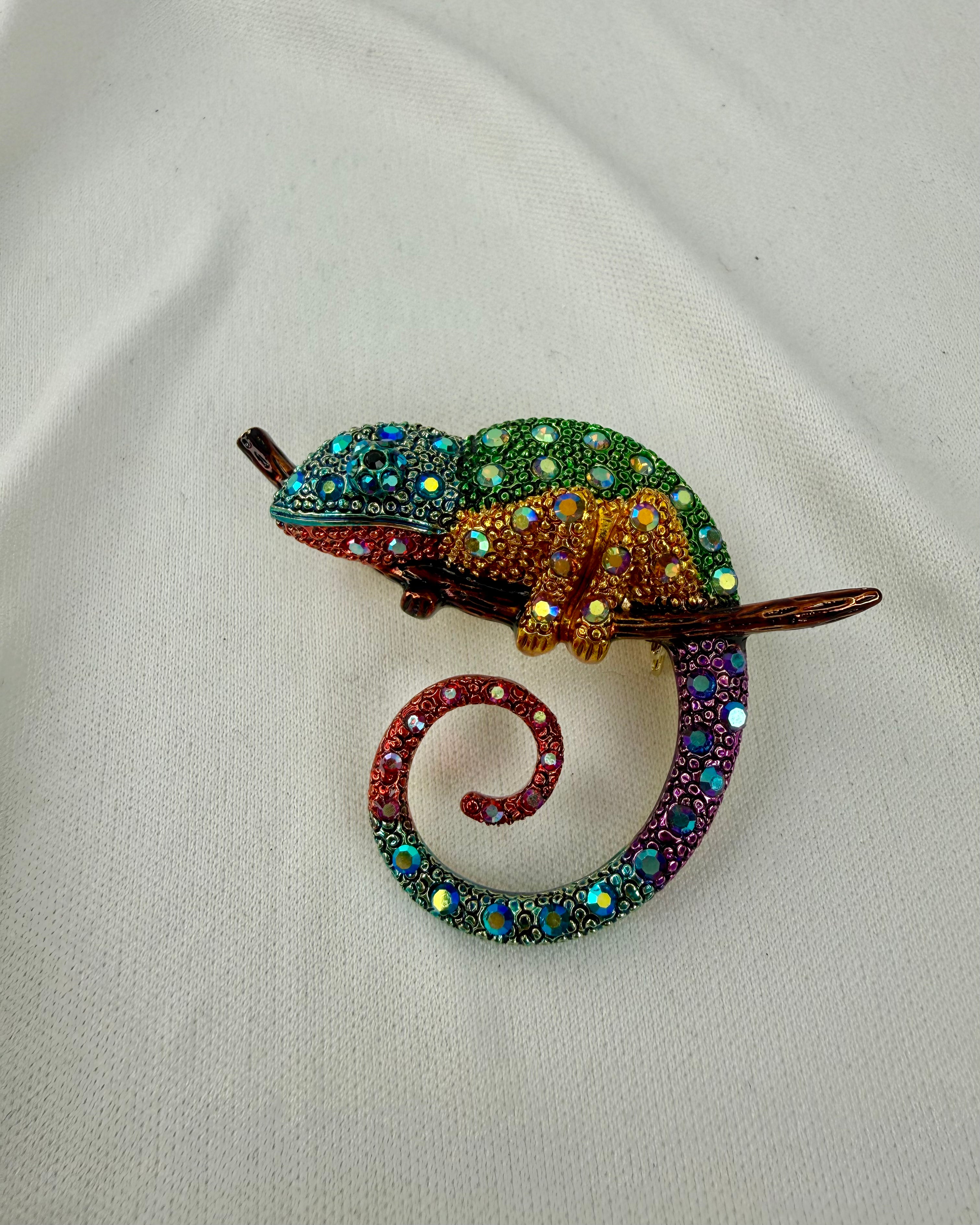 ENERGETISK KAMÆLEON – BROCHE - UNIKA